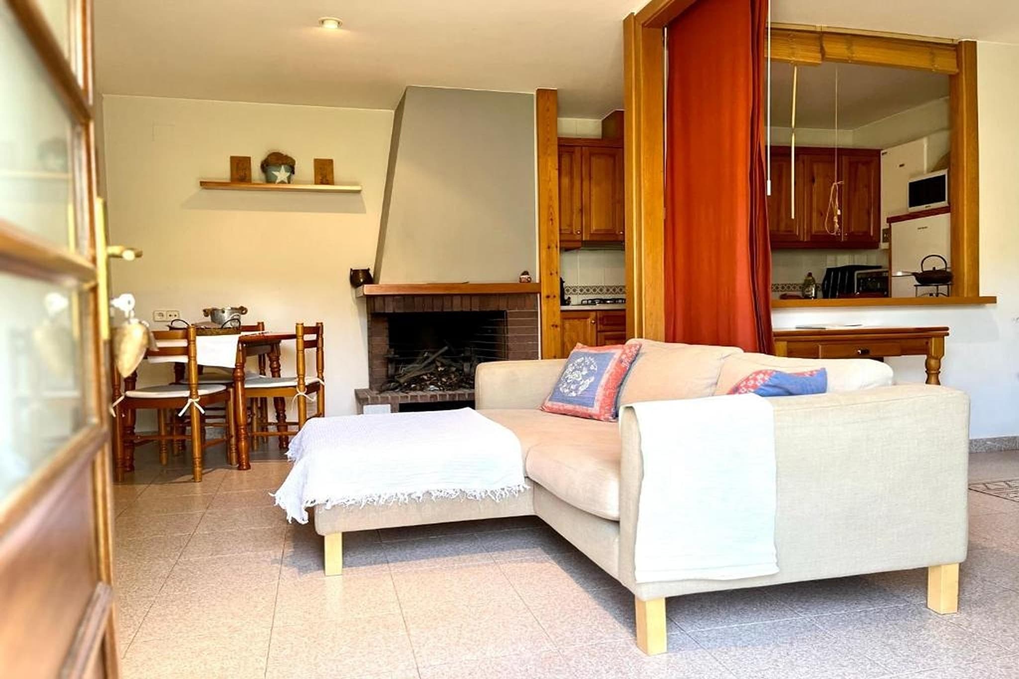 In a completely renovated old farmhouse is this charming Casa El Magraner. This house is ideal for getaways as a couple or small families with children. In it you will find everything you need to provide comfort to your stay: fireplace, kitchen and living room, as well as its own outdoor terrace where you can relax, enjoy outdoor dining with a good book or a good conversation accompanied by the wonderful views of the Montseny natural park.
The holiday home is in the forest, making it an ideal choice for planning wonderful hikes and walking tours. The centre is 500 m away from where you can shop, eat, and dine. The adventure jungle is 11 km away where young and old can enjoy whereas Reguisso Park is 8 km away. 
During your stay you will be able to enjoy all the spaces that the estate offers its guests: the pool to cool off while contemplating the views, the different play areas for children and adults, and all the corners that we left you to discover during your visit. As an extra service we have a multipurpose room for meetings or if you want more space, equipped with tables, sofas, Wi-Fi, latest generation TV, fireplace and blackboard. There are also people who rent it as a teleworking area. This room has an additional cost (check with the owner upon arrival).