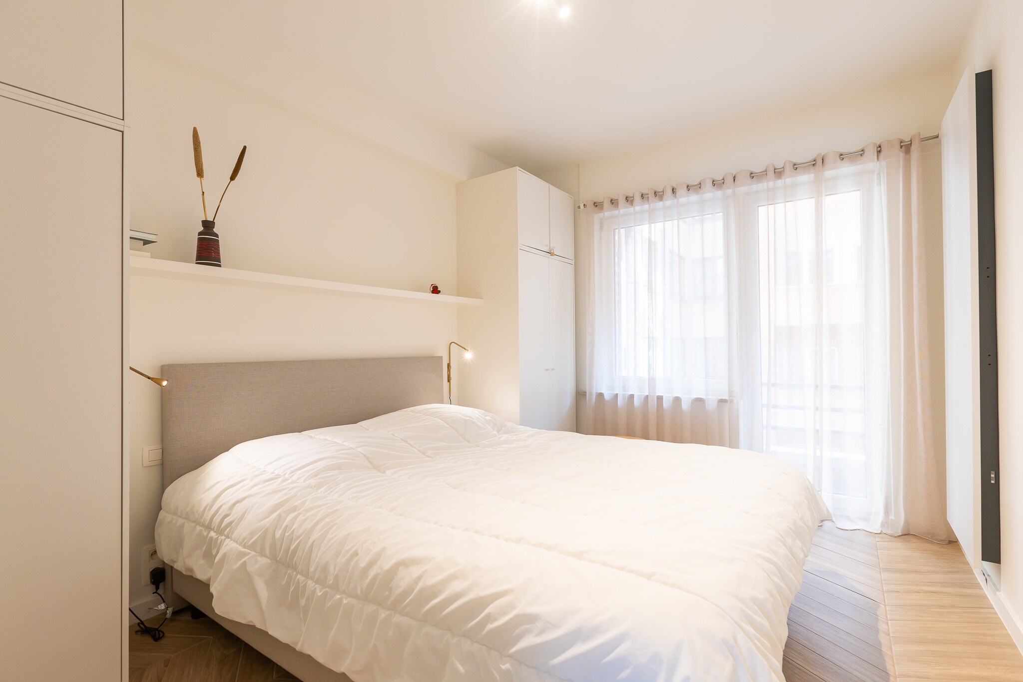 Bright apartment with direct sea view