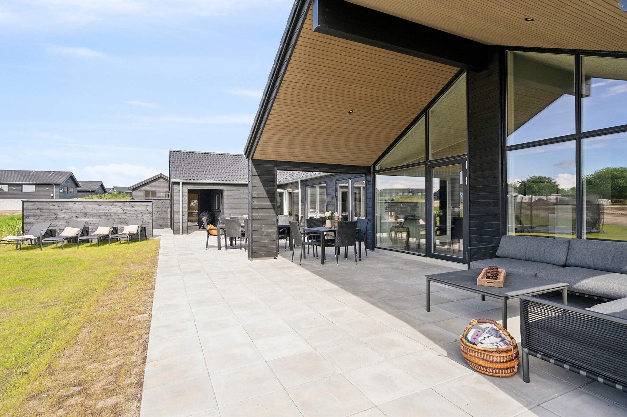 Großzügiges Ferienhaus in Strandnähe - Im Freien