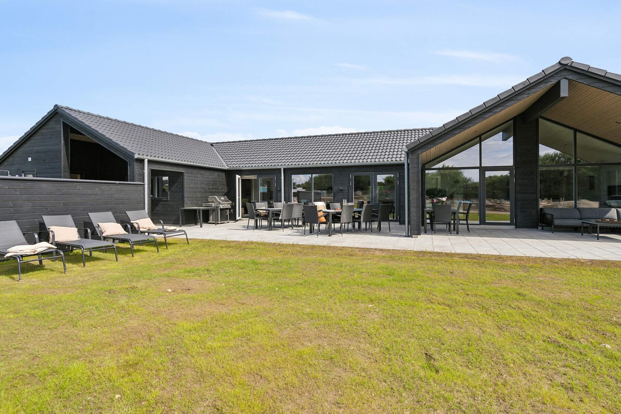 Großzügiges Ferienhaus in Strandnähe - Im Freien