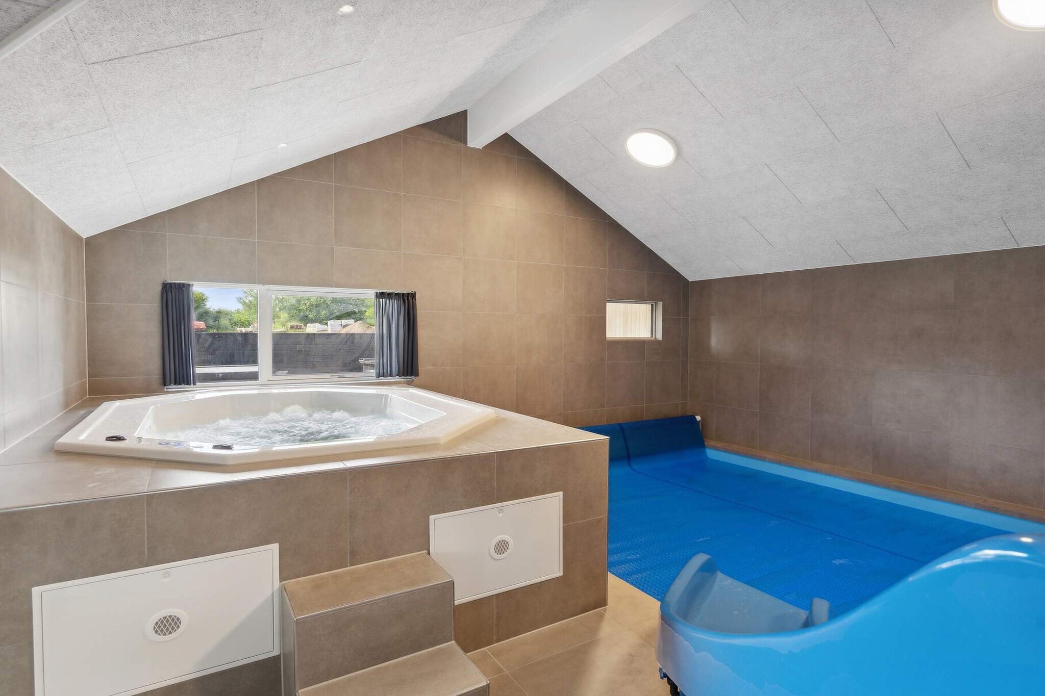 Großzügiges Ferienhaus in Strandnähe - Schwimmbad