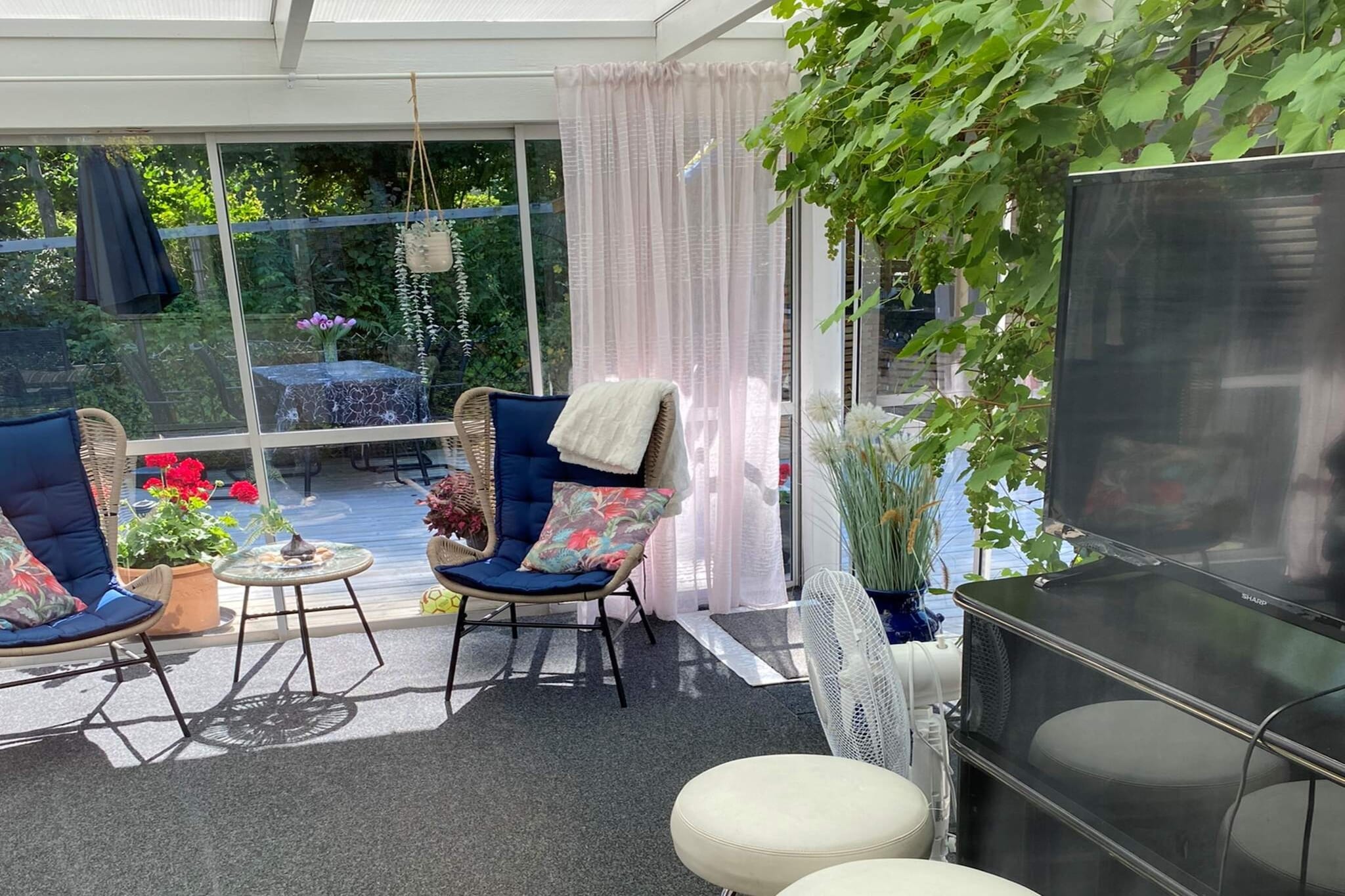 6 Personen Ferienhaus in HÄLLEKIS-Im Freien