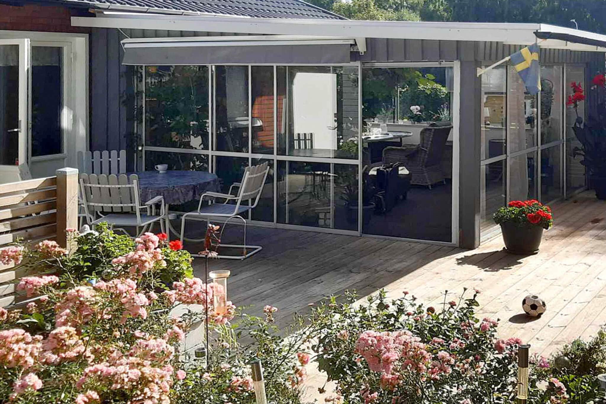 6 person holiday home in HÄLLEKIS