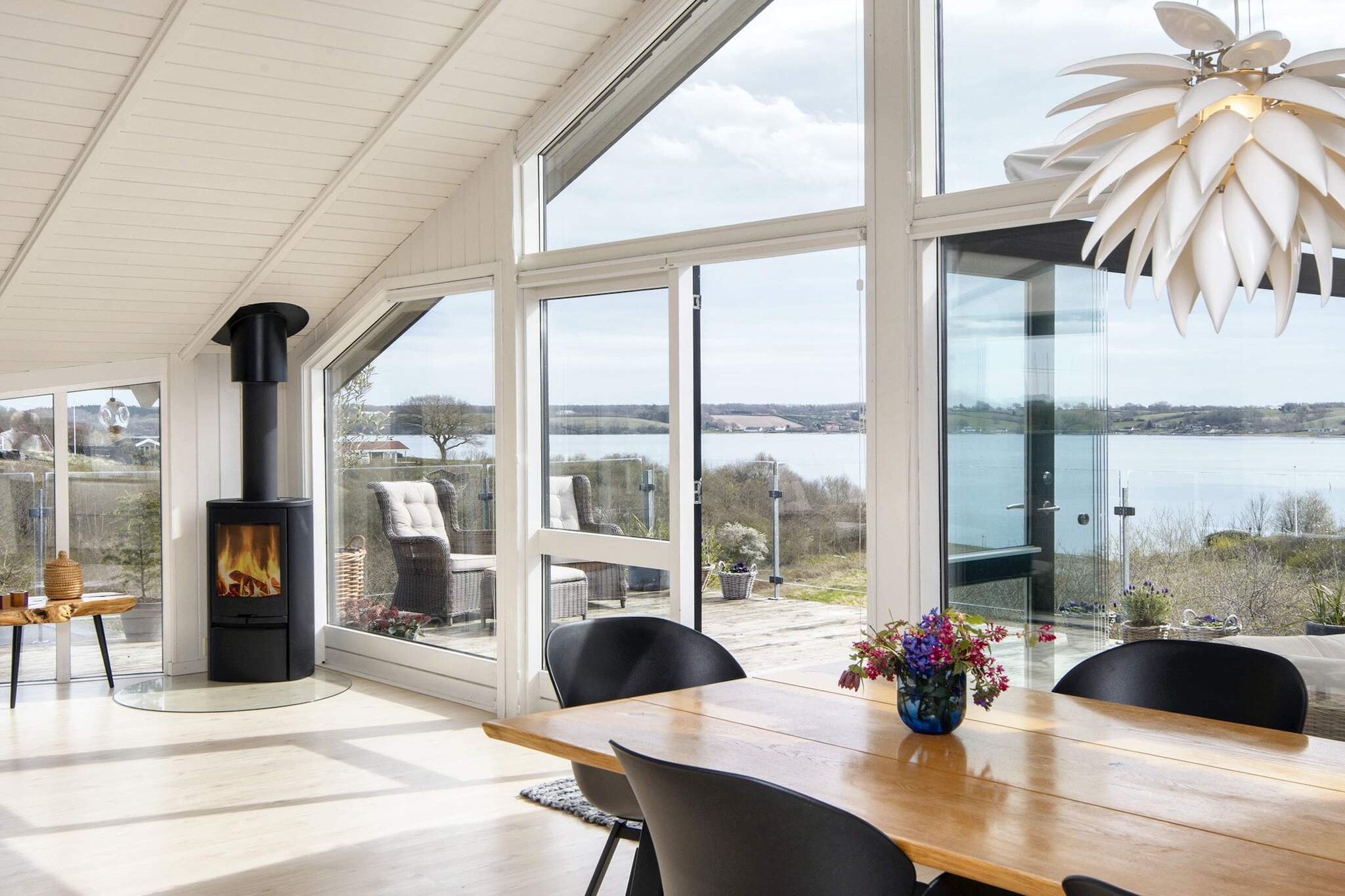 Internet Access DSL, Kitchen(cooker(2 ring stoves), coffee machine, oven, microwave, dishwasher, fridge), Living/bed room(TV, stereo unit), bedroom(double bed), bedroom(double bed, tumble dryer, washing machine), bedroom(double bed), bathroom(washbasin, shower, toilet), bathroom(washbasin, shower, toilet), terrace, garden, garden furniture, high chair