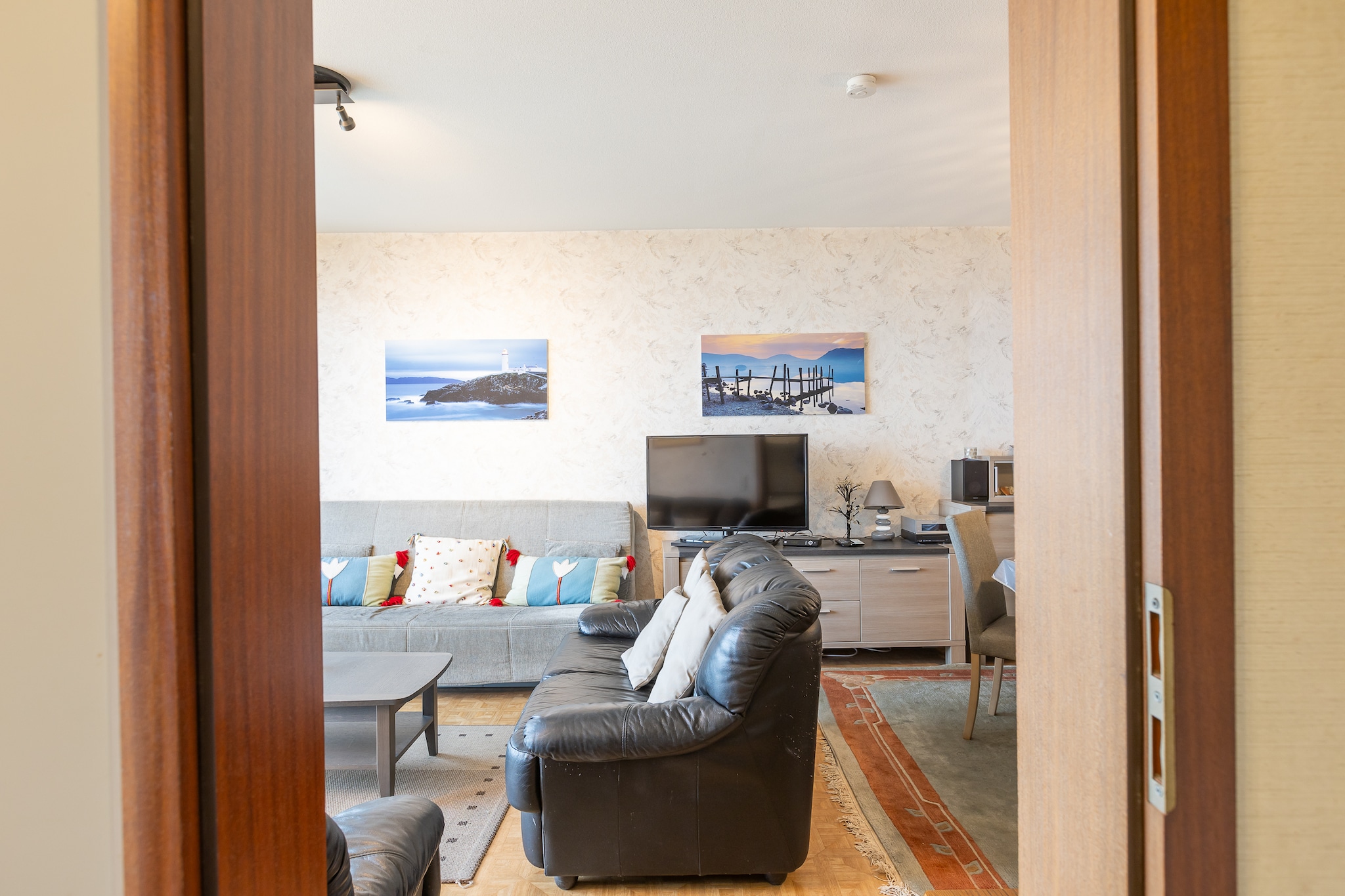 Ground floor: (Living room(double sofa bed, TV, dining table, seating area, radio, balcony), Kitchen(electric kettle, coffee machine, oven, microwave, dishwasher, fridge(+ freezer)), bedroom(double bed or 2 single beds(duvet, 90 x 200 cm)), sleeping niche(bunk bed(duvet, 90 x 200 cm)), bathroom(bath tub), toilet(guest toilet), storage, Internet access, terrace, parking, lift)