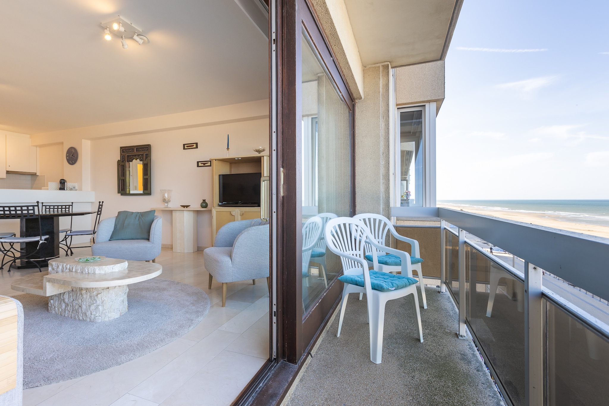 On the 4th floor: (open kitchen(toaster, coffee machine, oven, microwave, dishwasher, fridge, freezer, dishes and cutlery, Cooking basics), Living/diningroom(TV, dining table, seating area, radio), bedroom(double bed(twin blanket, 180 x 200 cm)), bedroom(single bed(90 x 200 cm), bunk bed(90 x 200 cm)), bathroom(bath tub, shower, washbasin), toilet(toilet))\n\ngarage, terrace, lift, ironing board, iron, drying cabinet, Sea view