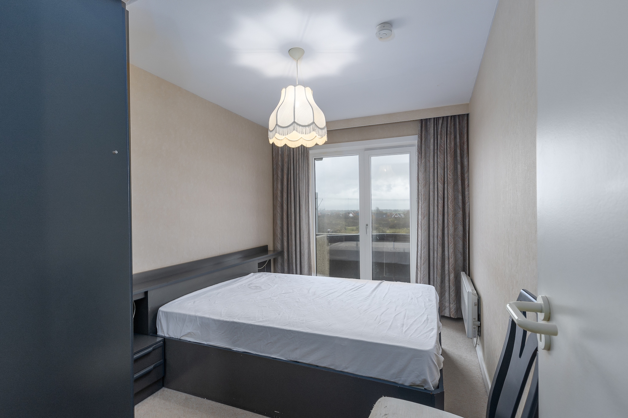 On the 1st floor: (Living room(double sofa bed(twin duvet, 160 x 200 cm), TV, seating area, radio, balcony), Kitchen(dining table, electric kettle, coffee machine, oven, microwave, dishwasher, fridge, Blender, dishes and cutlery, Cooking basics), bedroom(double bed(twin duvet, 140 x 200 cm)), bedroom(single bed(duvet, 90 x 200 cm), single bed(duvet, 90 x 200 cm)), bathroom(bathtub with shower, washbasin), toilet(toilet), storage)\n\ngarage, Internet access, heating(electric), terrace(12 m2), garden, parking, lift, hairdryer, drying cabinet