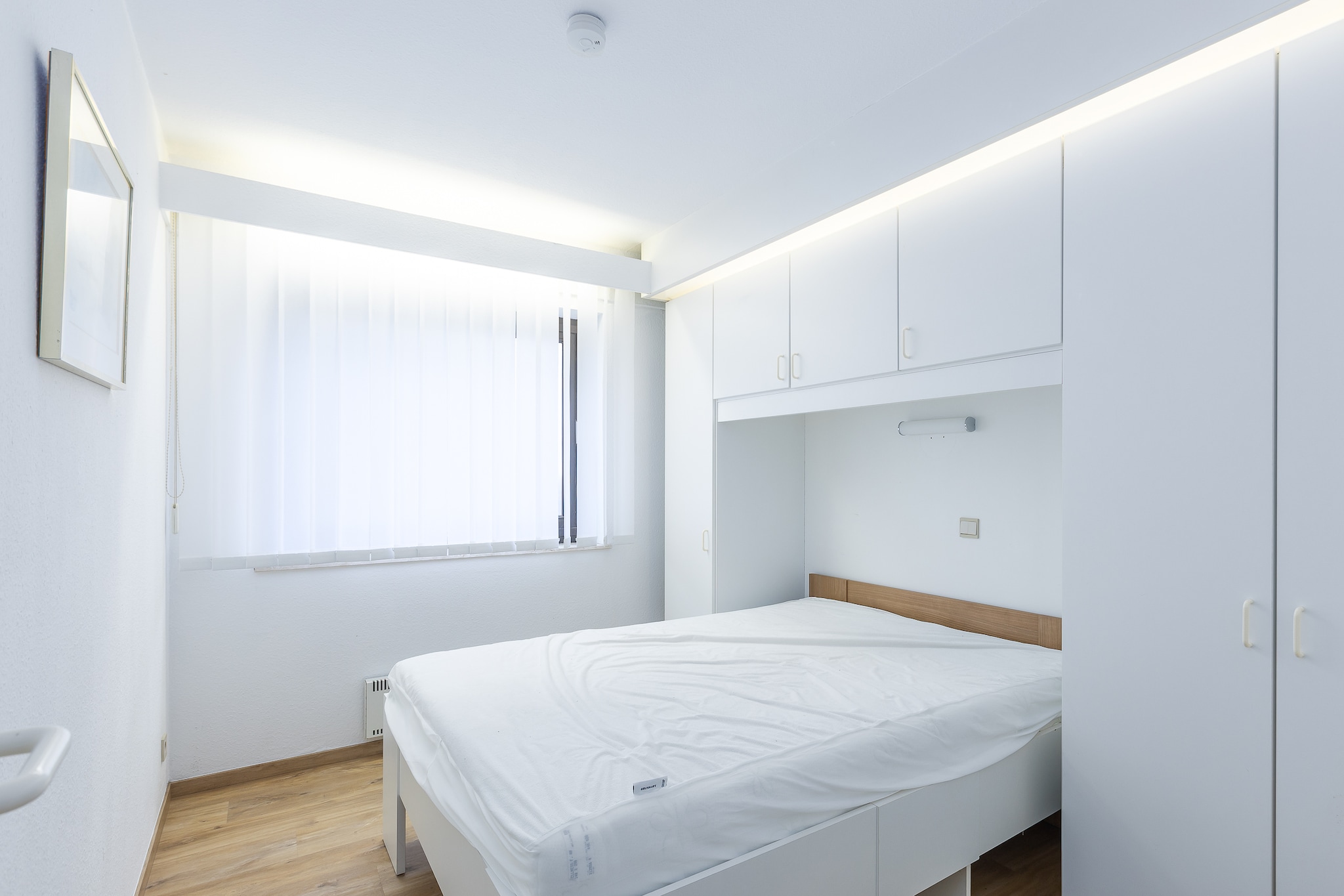 On the 5th floor: (open kitchen(electric kettle, coffee machine, oven, microwave, dishwasher, fridge-freezer, dishes and cutlery, Cooking basics), Living/diningroom(double sofa bed, TV(digital), dining table), bedroom(double bed(twin duvet, 140 x 200 cm)), bedroom(bunk bed(duvet, 80 x 190 cm), bunk bed(duvet, 80 x 190 cm)), bathroom(bathtub with shower, washbasin, toilet), toilet(toilet), storage)\n\nInternet access, heating, terrace, parking, lift