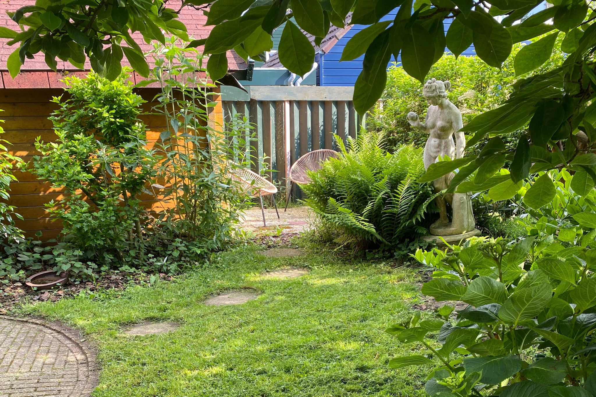 Family home near lake, beach and dunes