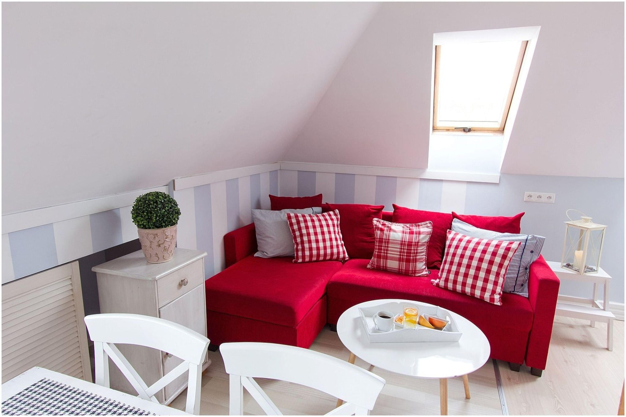 The three-person apartment is located in a comfortable villa near the Wolin National Park, 10 minutes from the beach and 250 m from the city center. The apartment is located on the second floor.
Międzyzdroje is a resort with a unique atmosphere, very popular among tourists spending their holidays by the sea, often even called the summer capital of Western Pomerania. The city is located between the Cliff Coast and the Wolin National Park, from here visitors can admire the beautiful landscape, wild vegetation, go to Turquoise Lake, the bison reserve and the nature museum. Międzyzdroje's fame is enhanced by frequent visits of the greatest stars of Polish cinema. Choral and film festivals are held here every year.