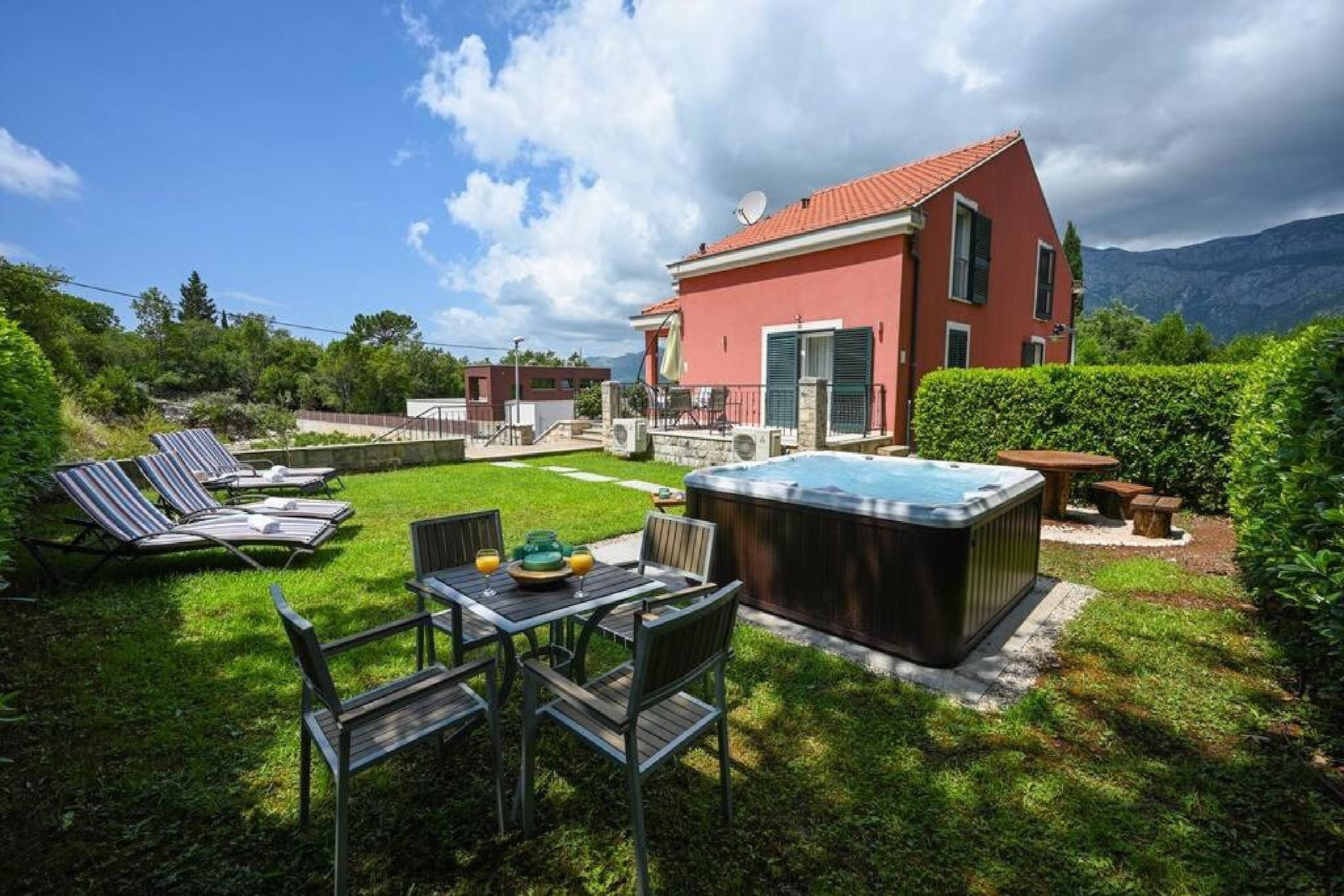Villa Anita - Five Bedroom Villa with Swimming pool-Buitenlucht