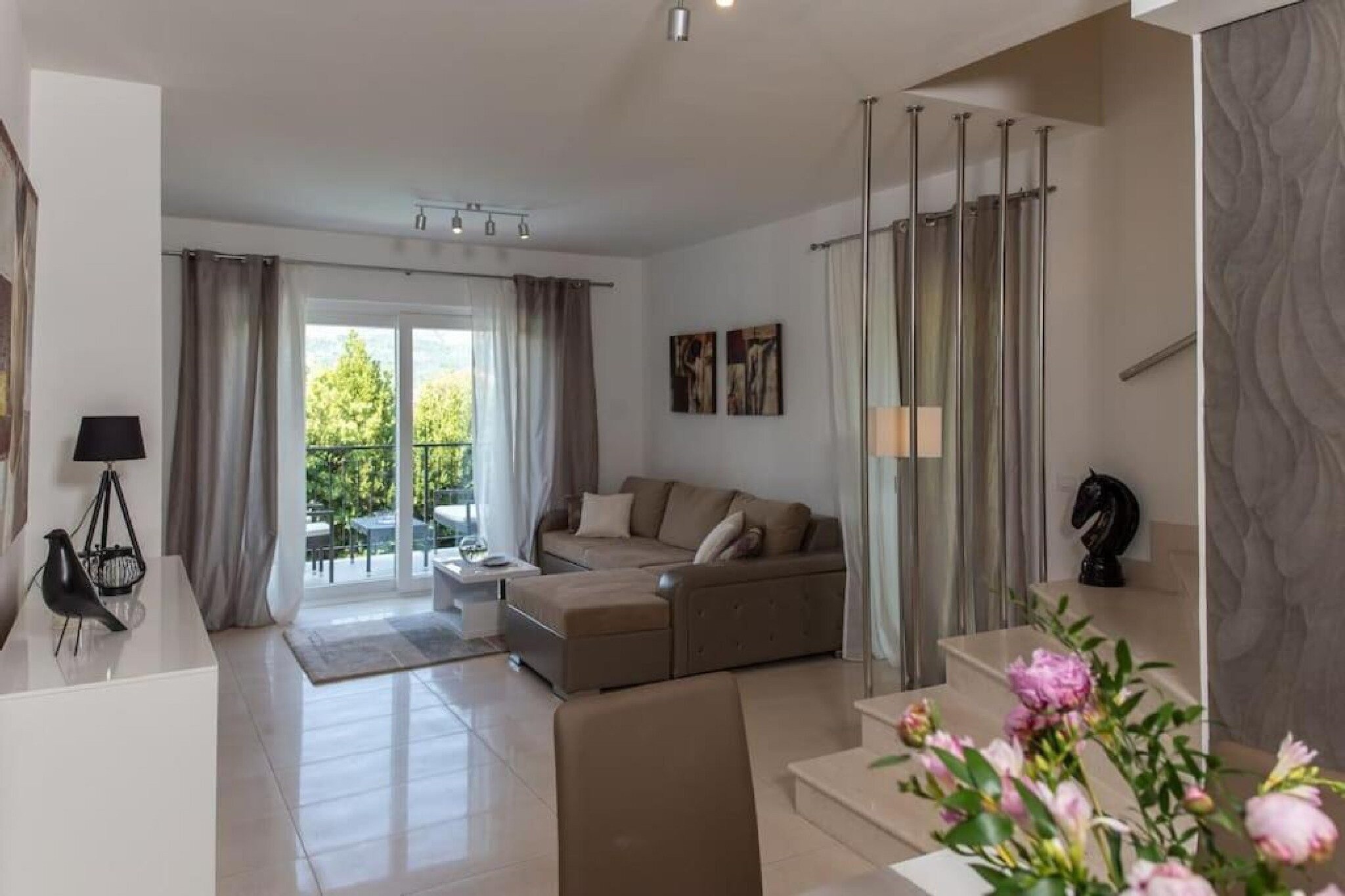 Villa Anita - Five Bedroom Villa with Swimming pool-Woonkamer