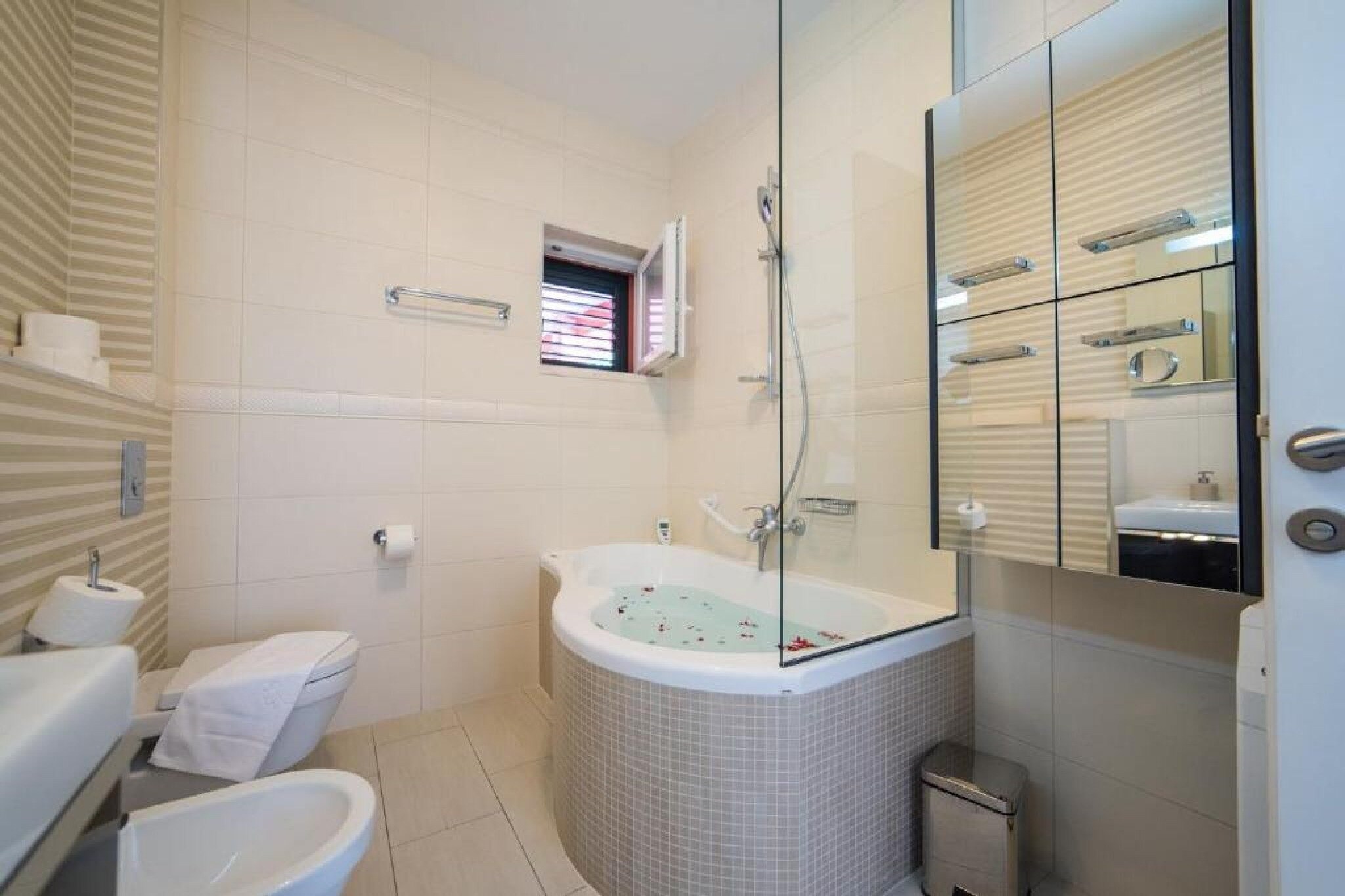 Villa Anita - Five Bedroom Villa with Swimming pool