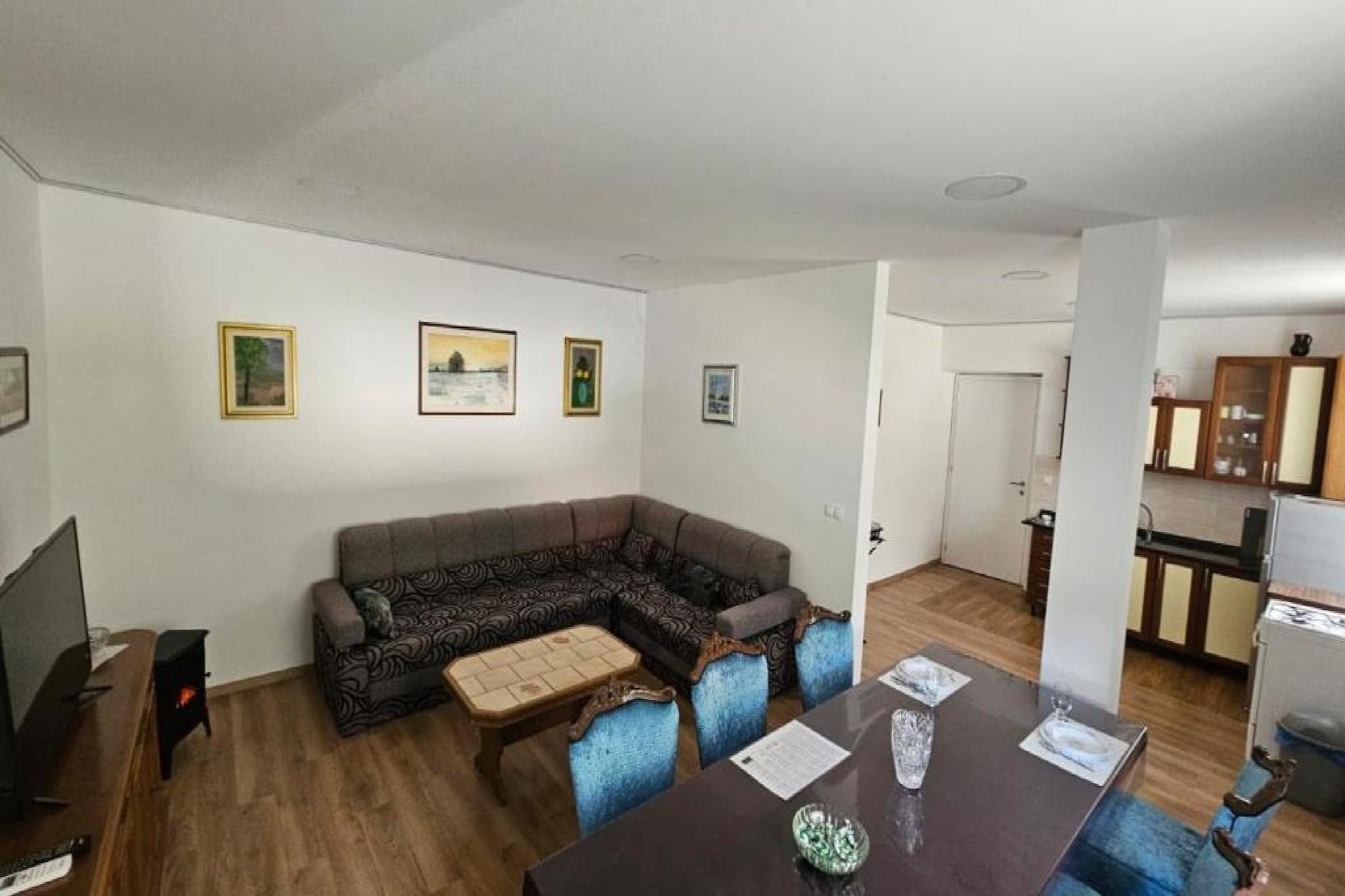 Apartment Gracac - Two Bedroom Apartment with Terrace
