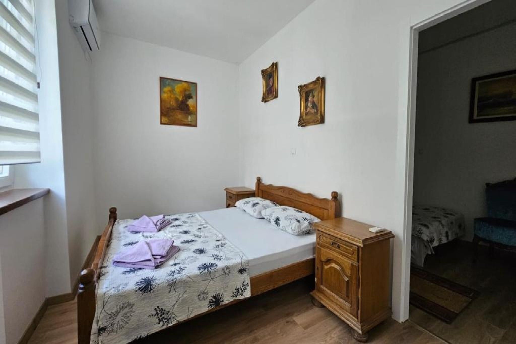 Apartment Gracac - Two Bedroom Apartment with Terrace-Chambre