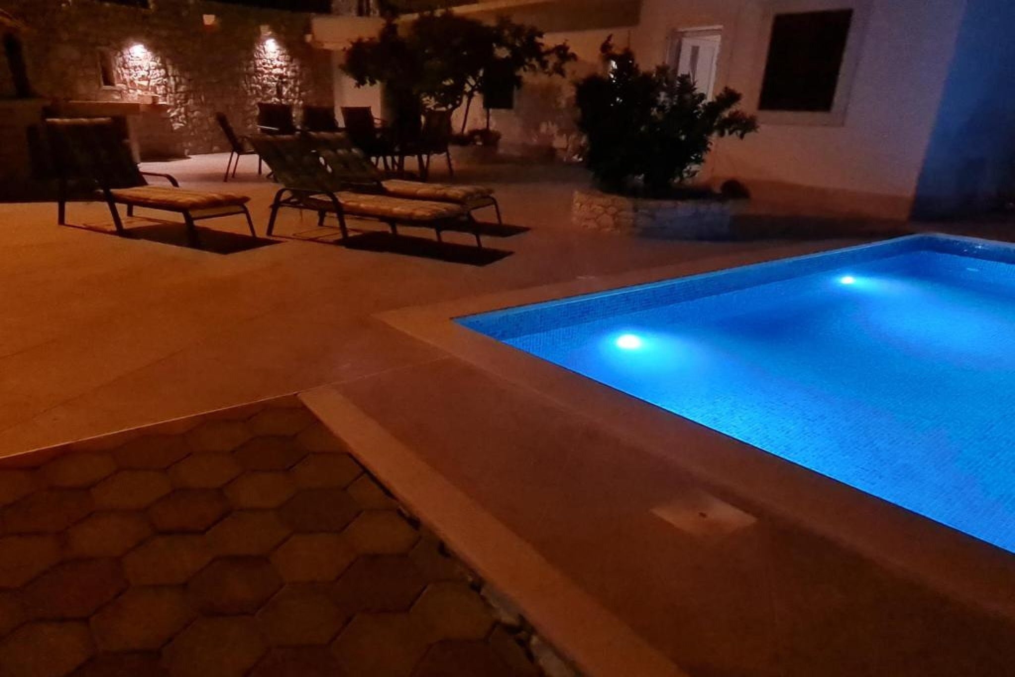 Luxury apartment Ani - Three Bedroom Apartment with terrace and Swimming pool-Zwembad
