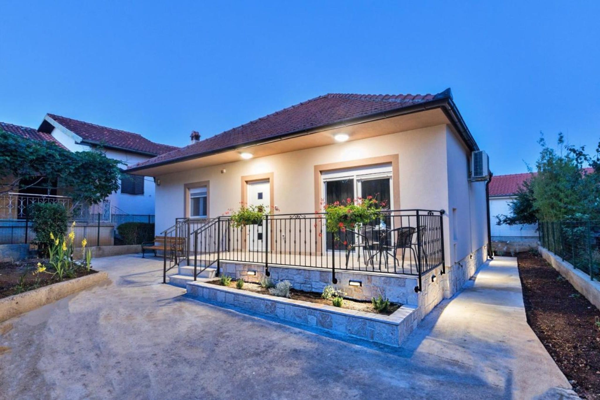 Mihael Holiday House - Three Bedroom Holiday Home with jacuzzi-Einrichtungen