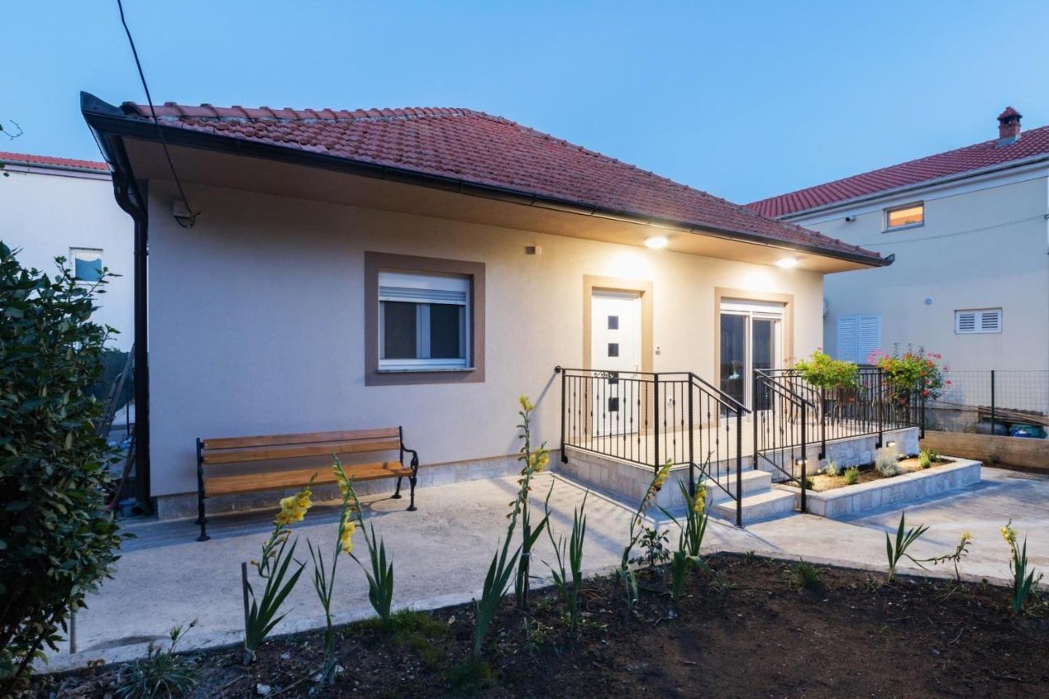 Mihael Holiday House - Three Bedroom Holiday Home with jacuzzi
