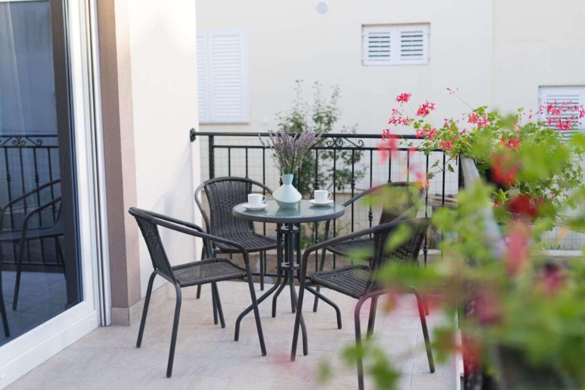 Mihael Holiday House - Three Bedroom Holiday Home with jacuzzi-Terrasse