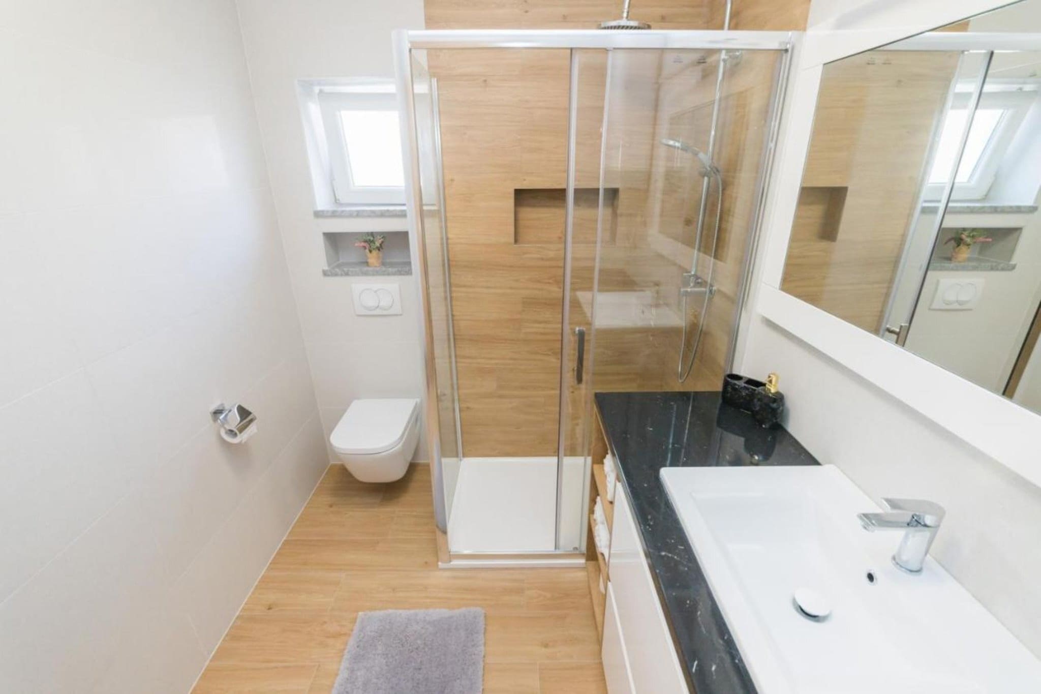 Mihael Holiday House - Three Bedroom Holiday Home with jacuzzi-Badezimmer