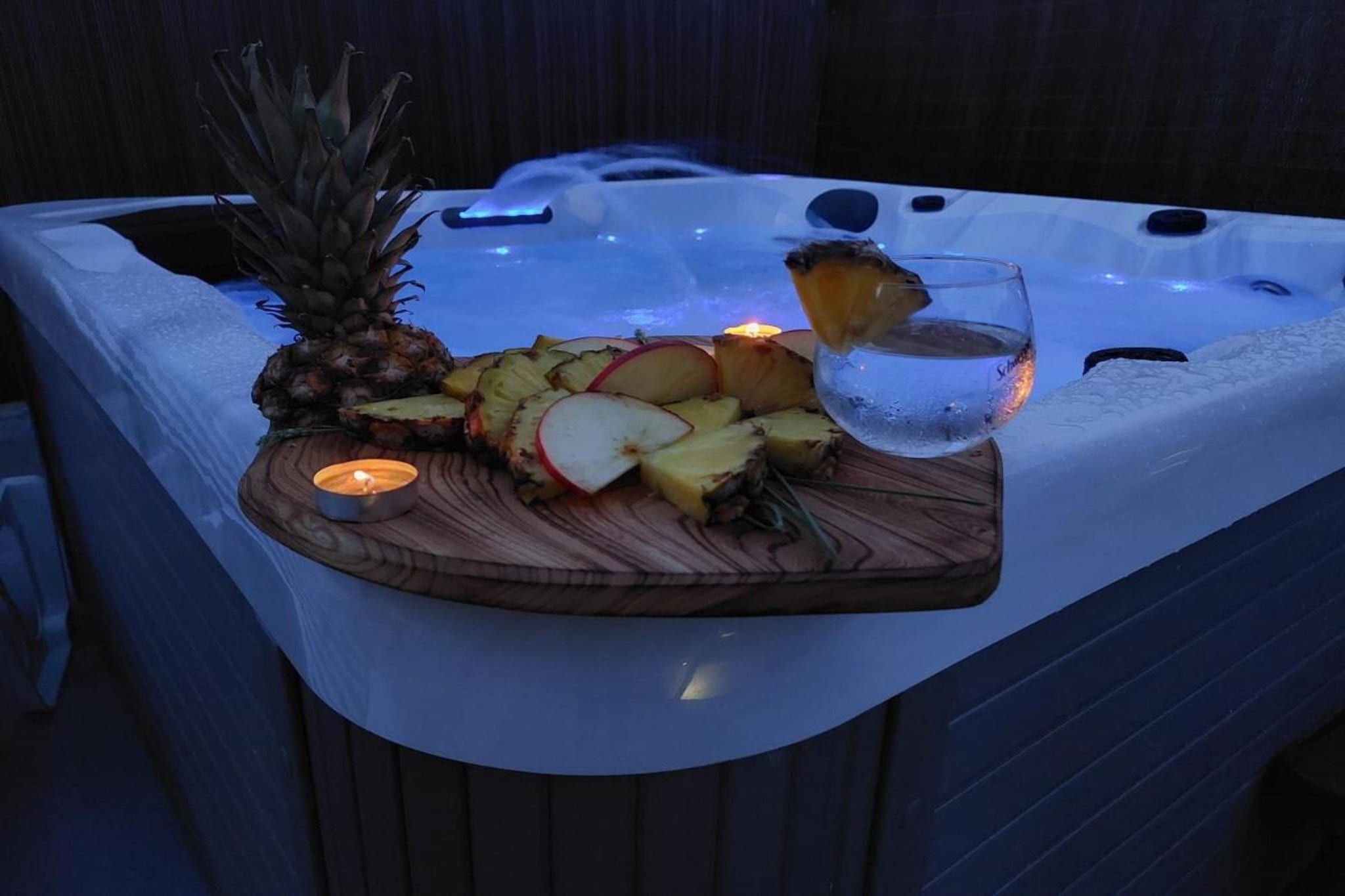Mihael Holiday House - Three Bedroom Holiday Home with jacuzzi