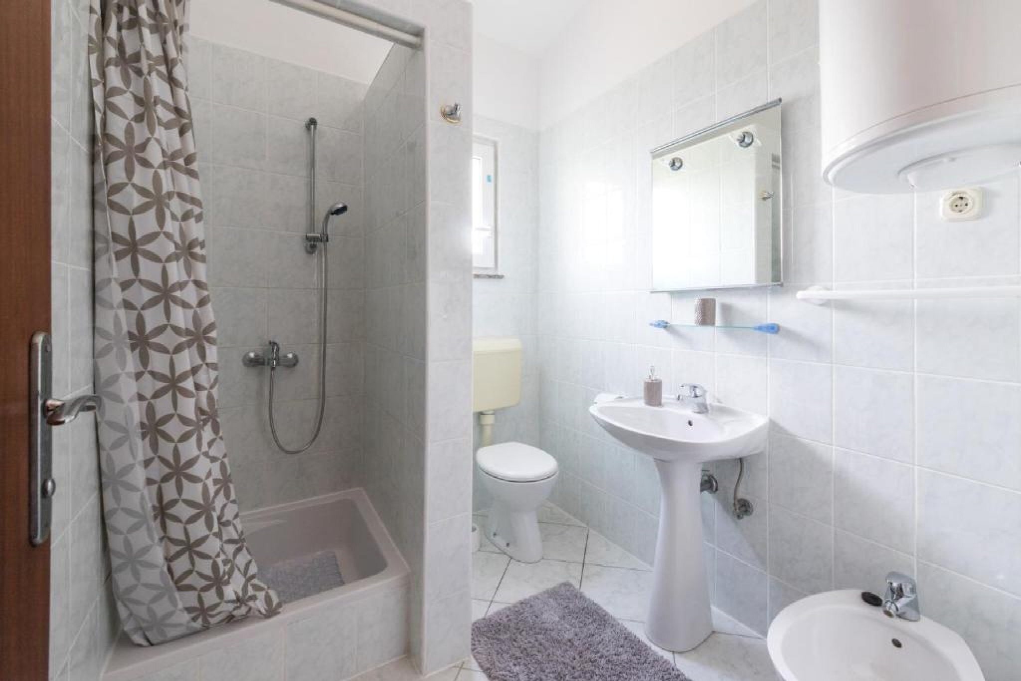 Holiday Home Marijan - Five bedroom  Holiday Home-Badkamer
