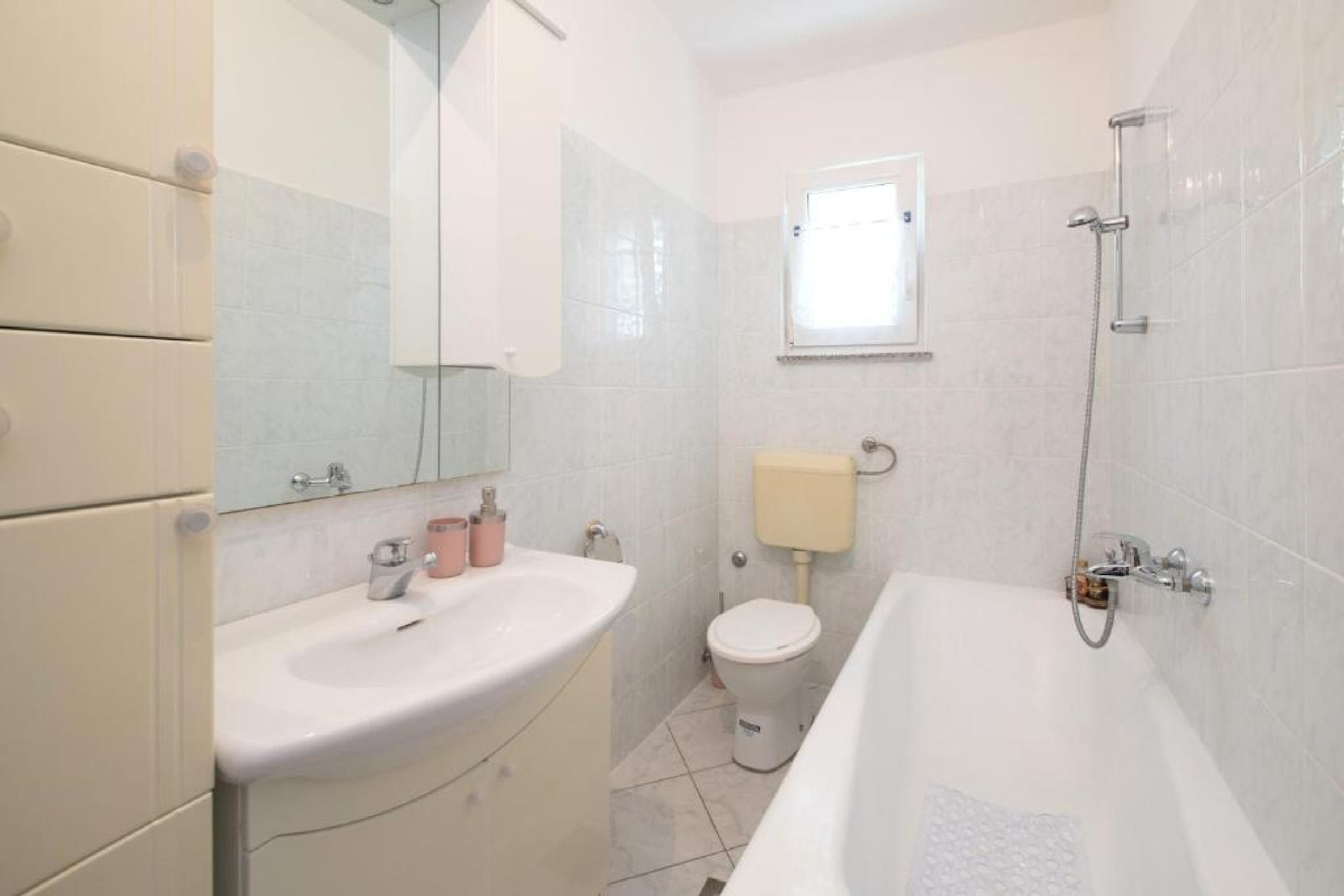 Holiday Home Marijan - Five bedroom  Holiday Home-Badkamer