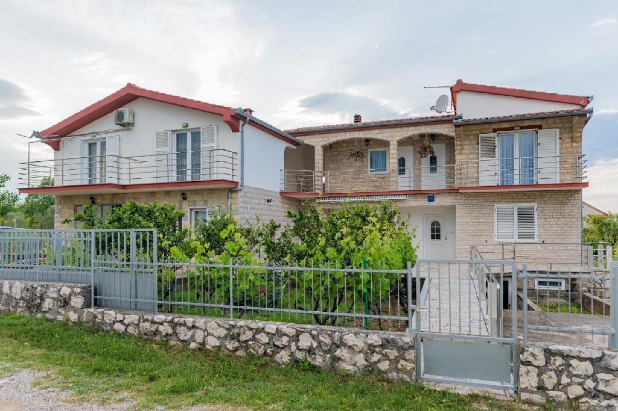 Holiday Home Marijan - Five bedroom  Holiday Home-Buitenlucht