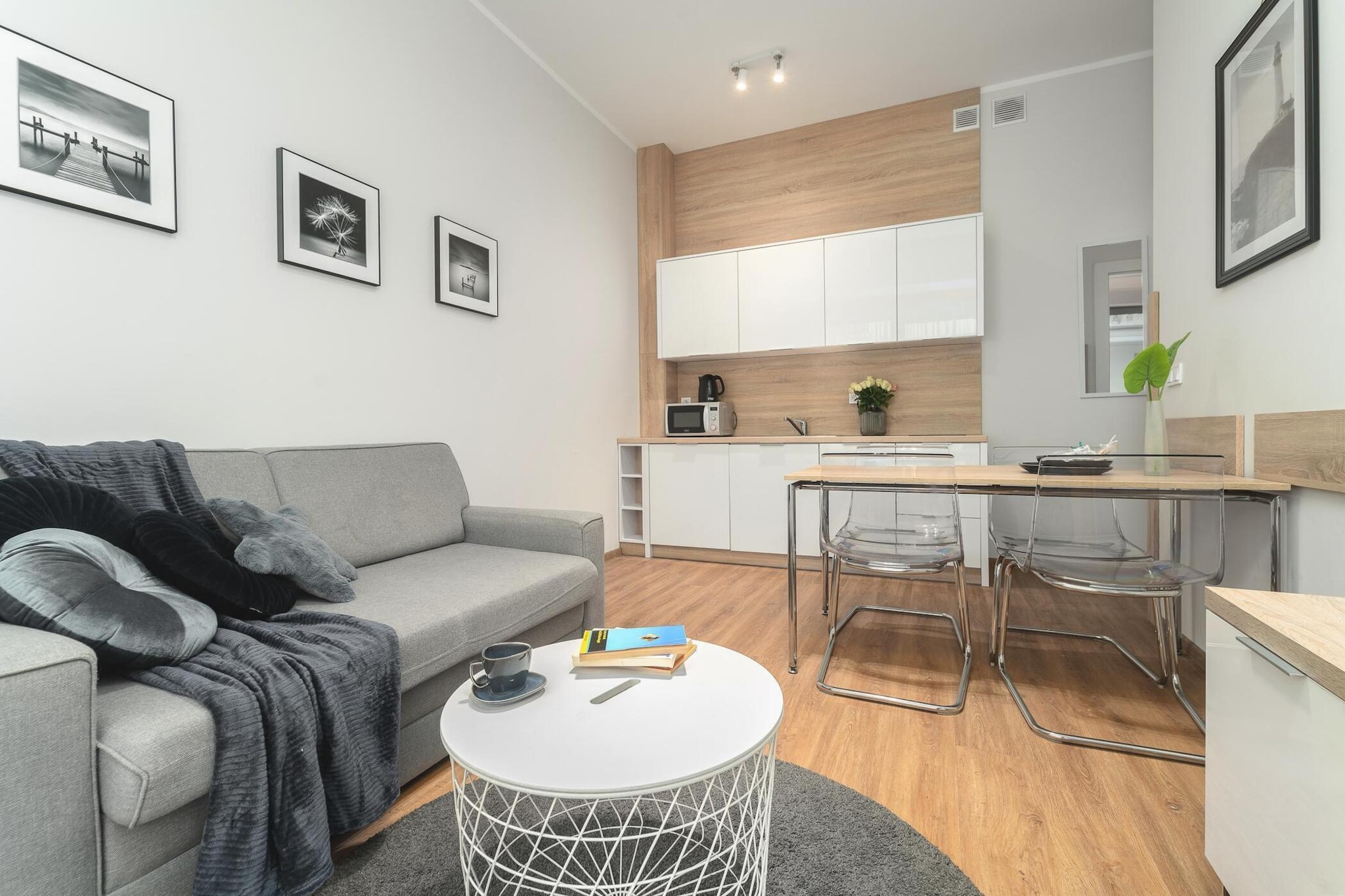 On the 2nd floor: (open kitchen(hob(2 ring stoves, induction), electric kettle, coffee machine, microwave, fridge-freezer), Living/diningroom(double sofa bed, TV(flatscreen, german television channels), dining table), bedroom(double bed), bathroom(shower, washbasin, toilet, hairdryer))\n\nInternet access, balcony, heating(central), garden furniture, sun loungers, parking, lift