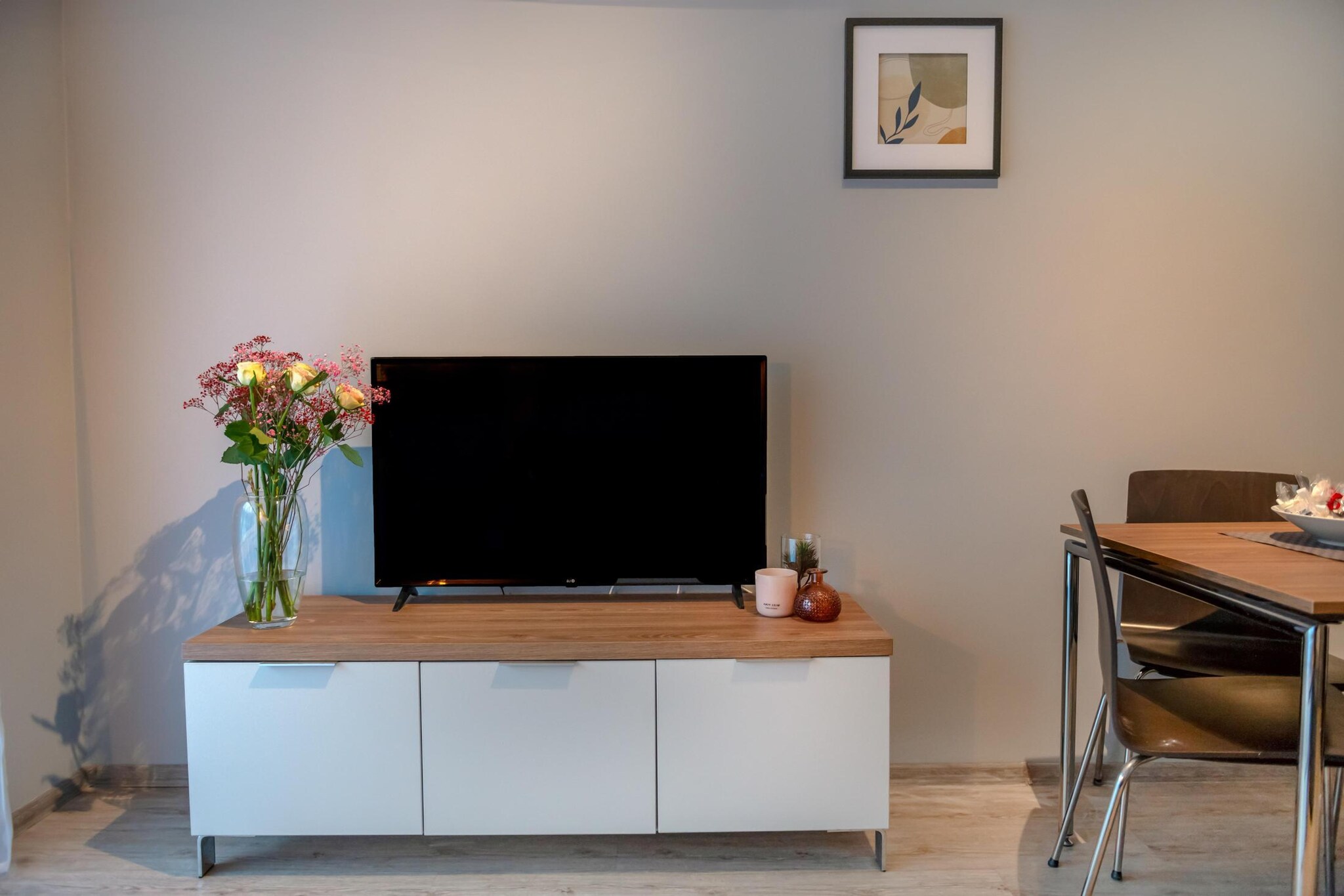 On the 2nd floor: (open kitchen(hob(2 ring stoves, induction), electric kettle, coffee machine, microwave, fridge-freezer), Living/diningroom(double sofa bed, TV(flatscreen, german television channels), dining table), bedroom(double bed), bathroom(shower, washbasin, toilet, hairdryer))\n\nInternet access, balcony, heating(central), garden furniture, sun loungers, parking, lift, high chair, baby crib(free)