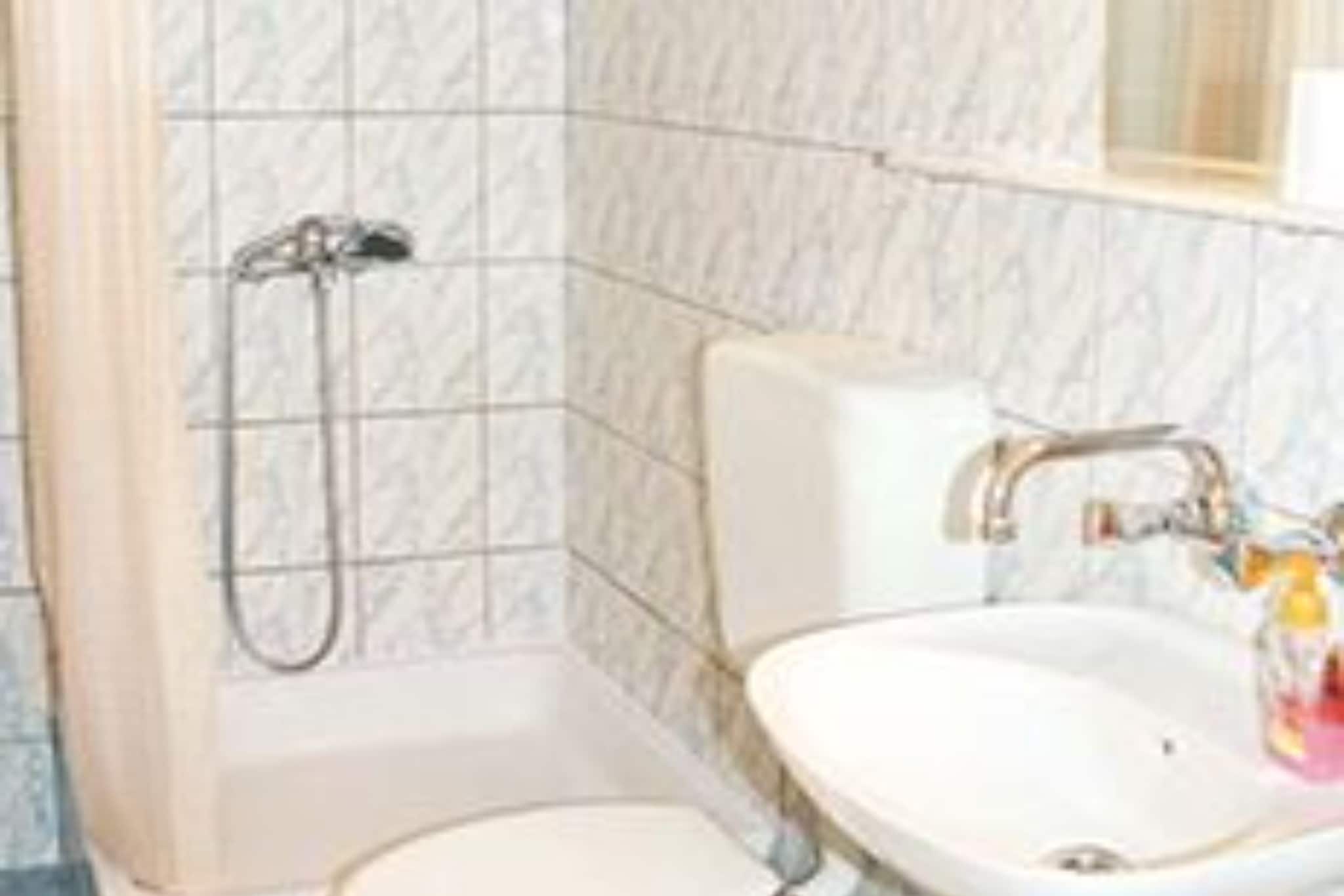 Apartments Antonio - One Bedroom Apartment with Terrace (Apartment C)-Bathroom