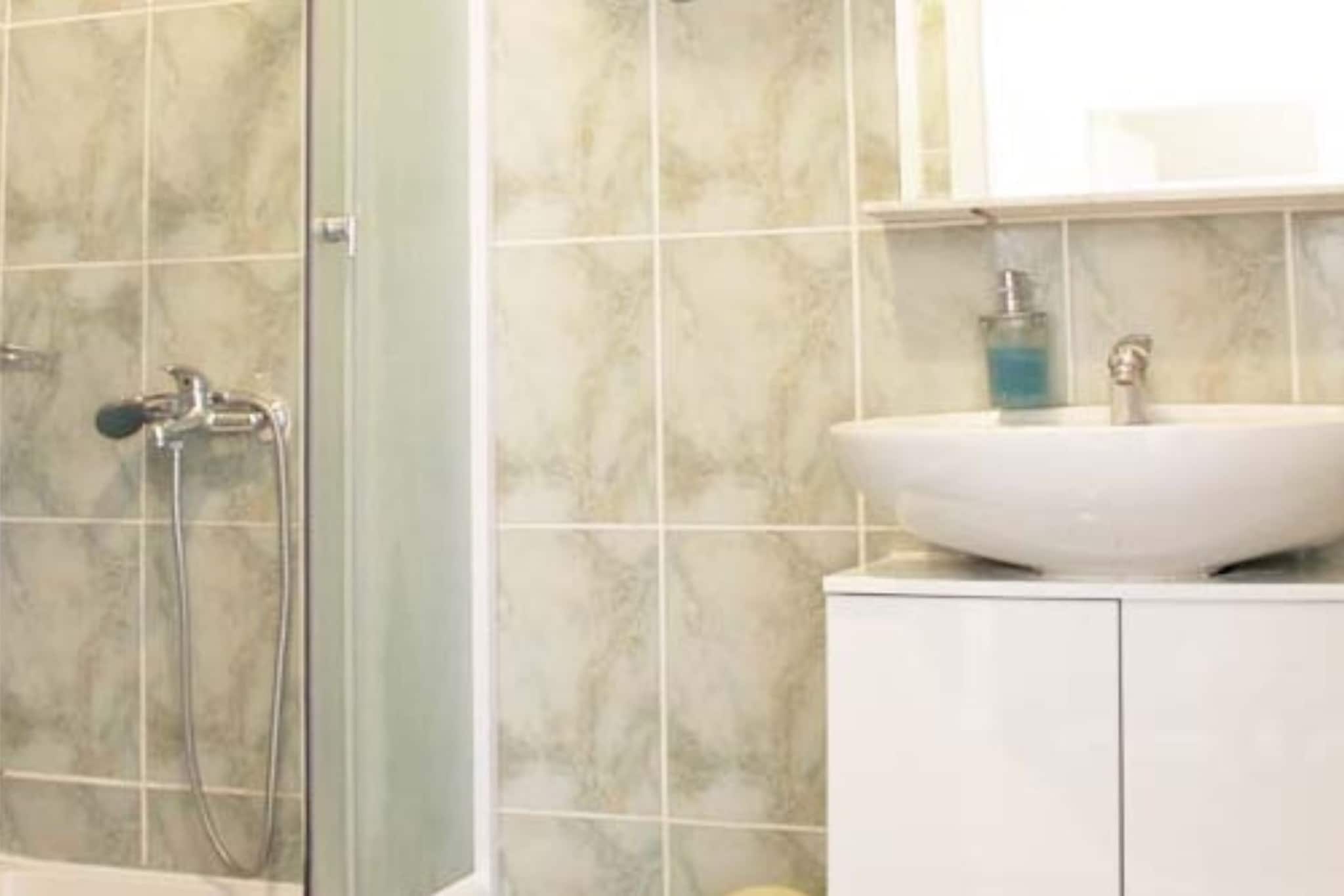 Apartments Antonio - Superior Two Bedroom Apartment with Terrace (Apartment F)-Bathroom