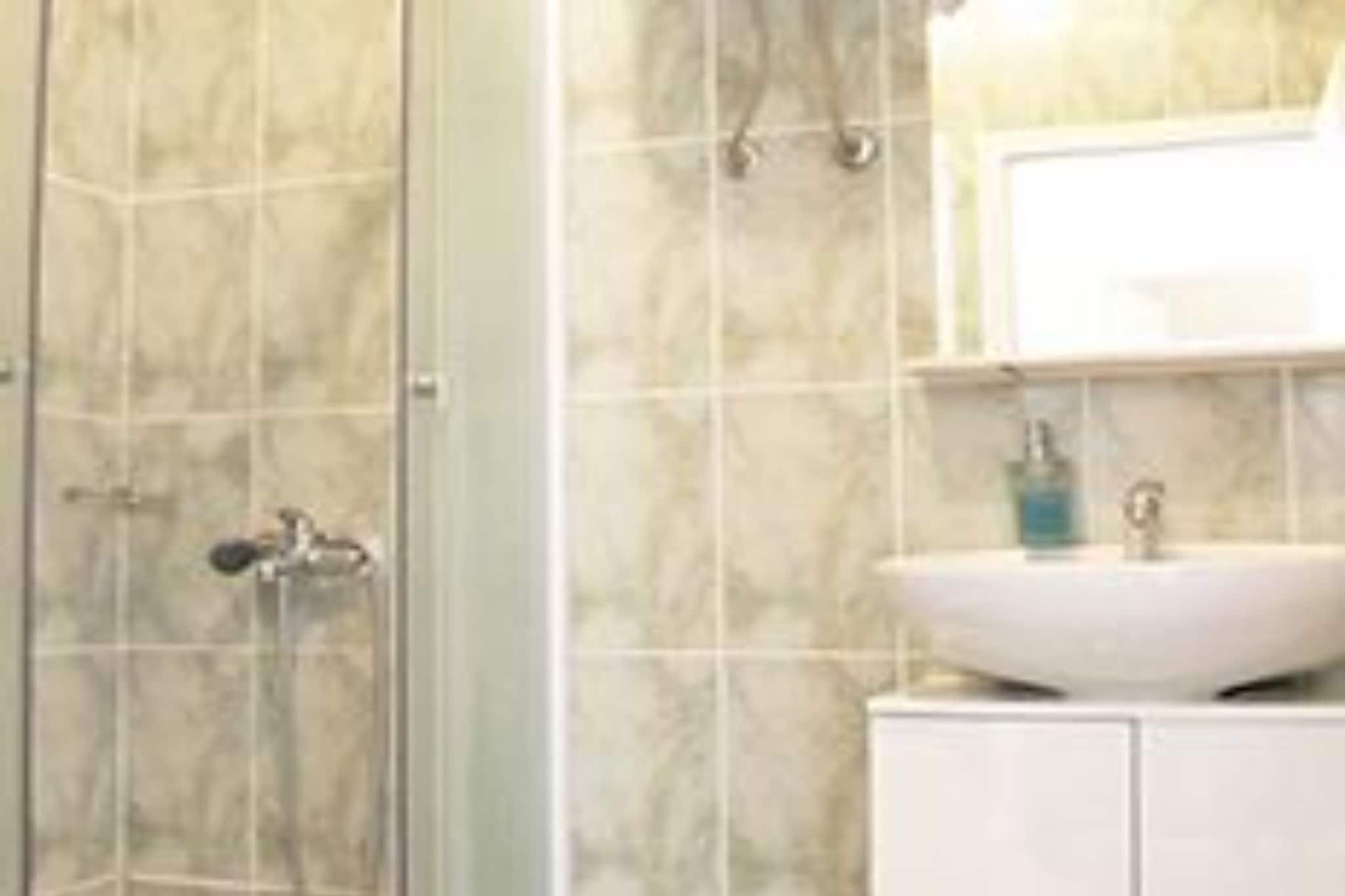 Apartments Antonio - Superior Two Bedroom Apartment with Terrace (Apartment F)-Bathroom