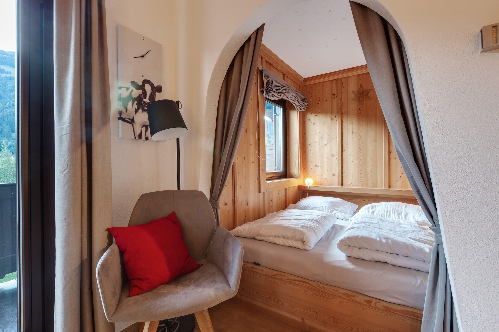 On the 1st floor: (Kitchen(electric kettle, cooker, fridge, washbasin), Living/bed room(single folding bed, TV, dining table, seating area), bedroom(double bed), bathroom(shower, washbasin, toilet), balcony)\n\nski storage, streamingservice, heating, bicycle storage, parking