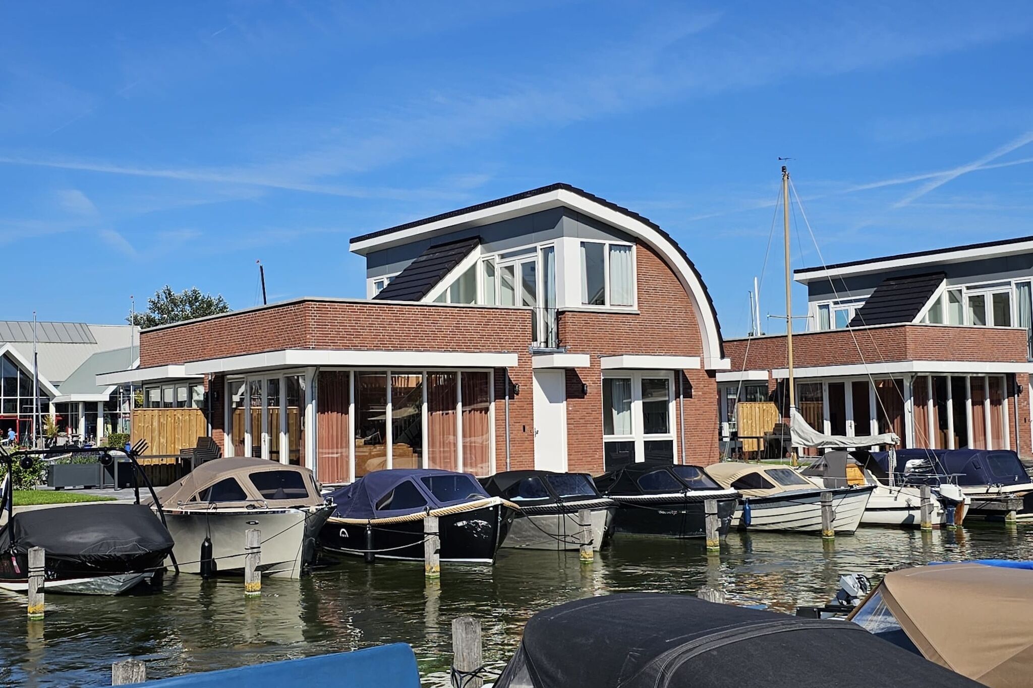 Schönes Haus mit Klimaanlage im Hafen von Uitgeest
