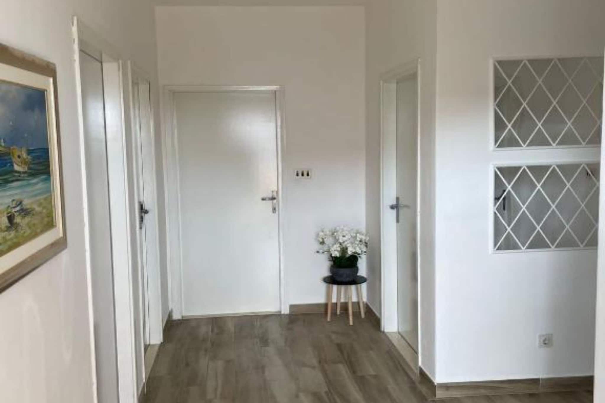 Apartment Megi - Two Bedroom Apartment with Balcony and Sea View-Indoor