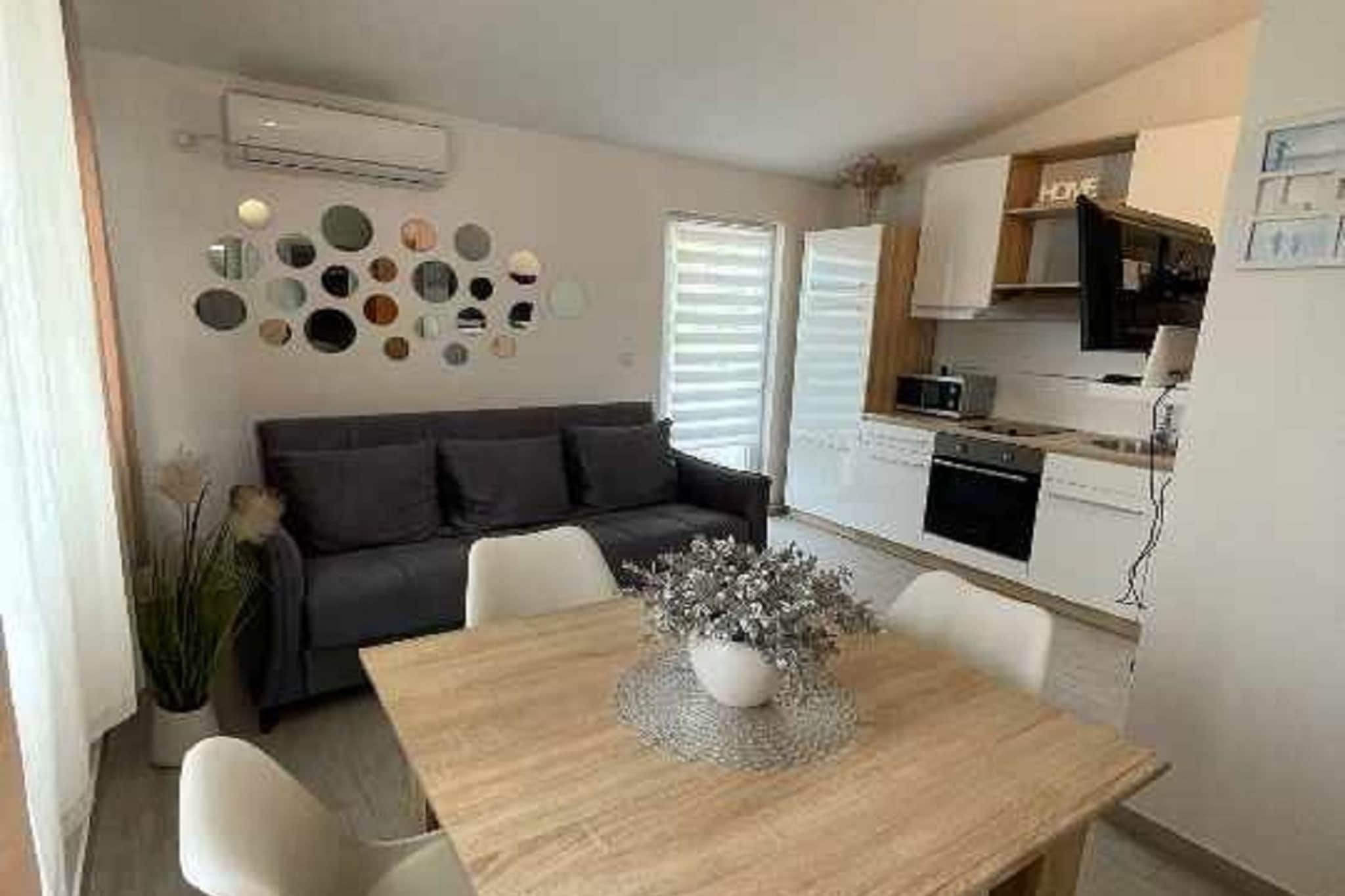 Apartments J&M 2- One Bedroom Apartment with Sea View-Dining room