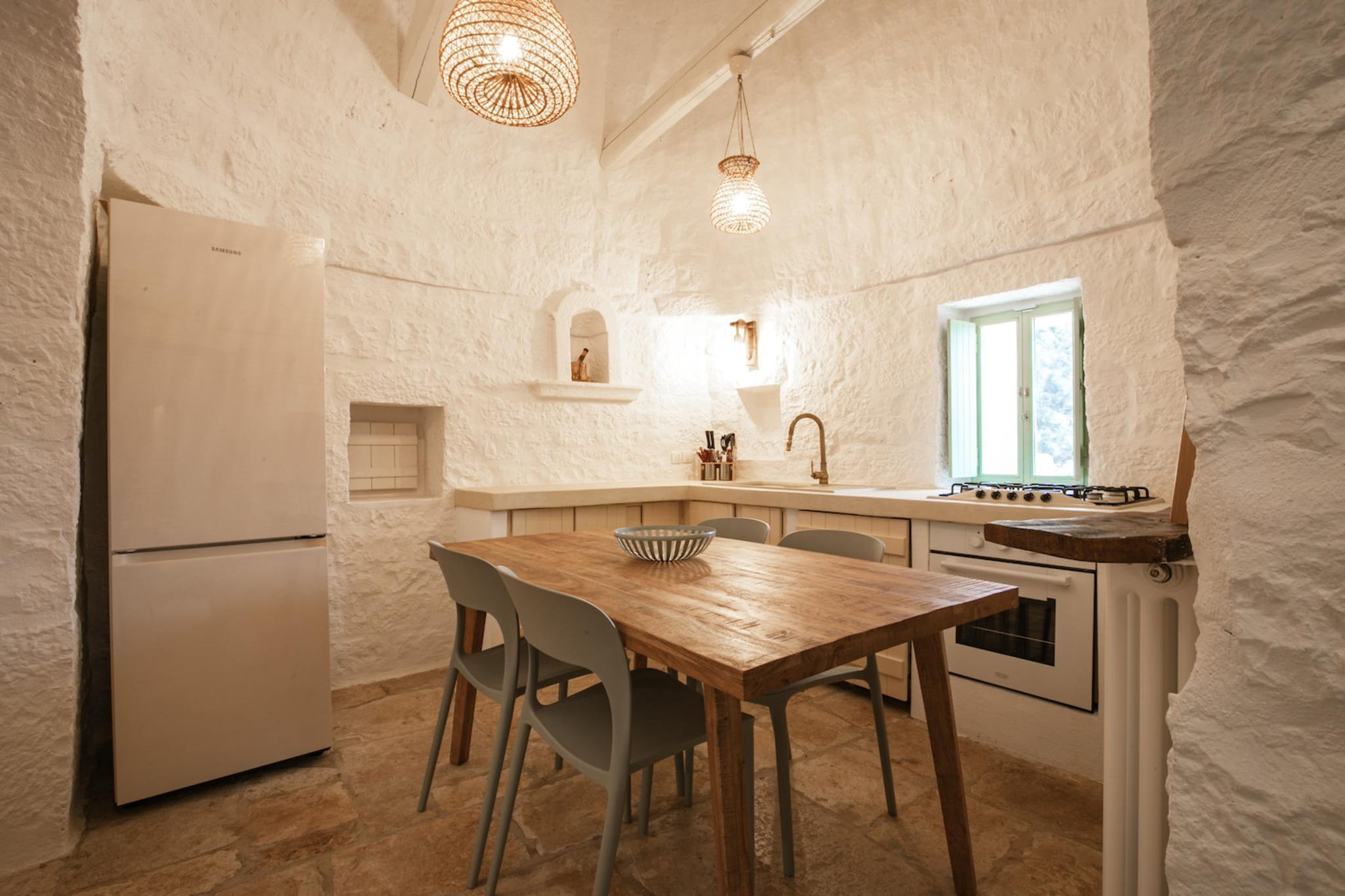 Trulli Petralux in Valle d'Itria-Image-tags.
