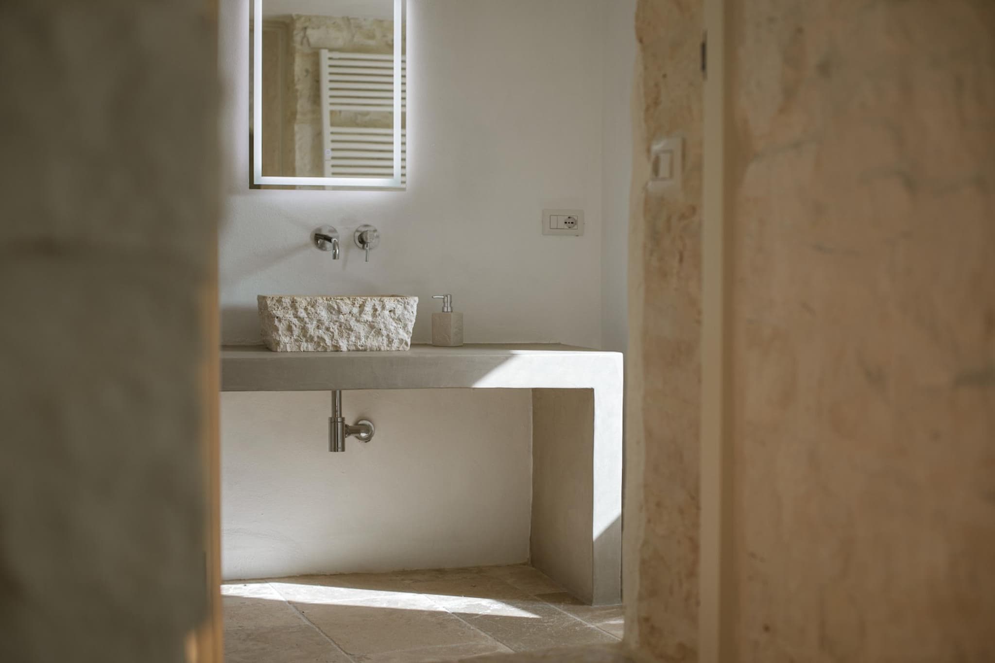 Trulli Petralux in Valle d'Itria-Image-tags.