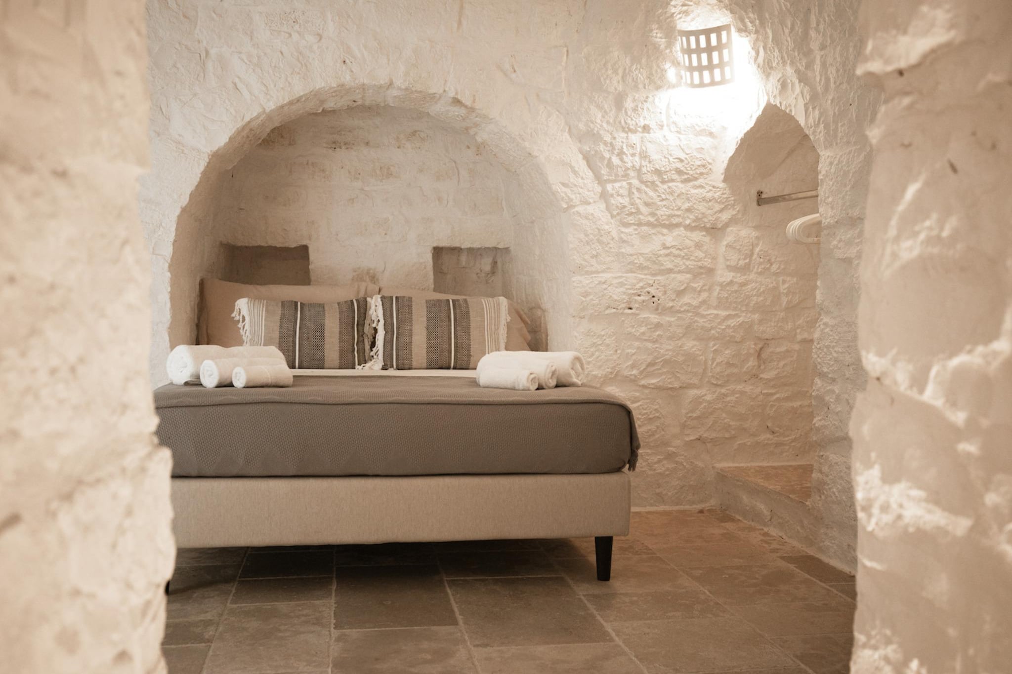 Trulli Petralux in Valle d'Itria-Image-tags.