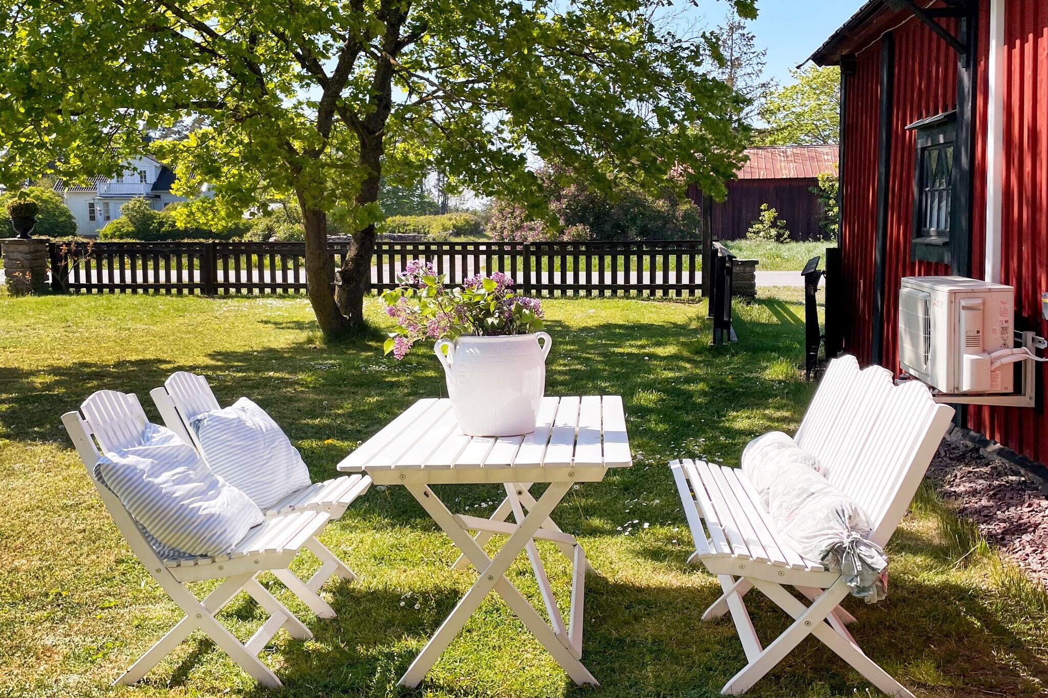 Internet Access DSL, Living room(2x single bed), Kitchen(cooker(electric), coffee machine, microwave, dishwasher, fridge), Living/bed room, bedroom(double bed), bathroom(washbasin, shower, toilet), bathroom(washbasin, toilet), garden, parking, geothermal energy, air to air heatpump, water to water heatpump