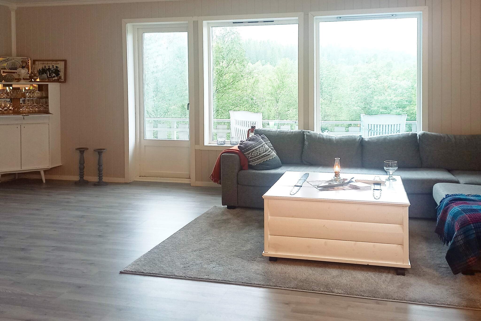 Kitchen(cooker(electric), hood, coffee machine(filter), fridge, freezer(60-99L), washing machine), Living/bed room(35 m2)(TV(norvegian TV channels ), radio, stereo unit), bedroom(double bed), bedroom(single bed, 2x bunk bed), bedroom(2x bunk bed), bathroom(bathtub or shower, washbasin, toilet), heating(electric), terrace(15 m2), terrace(roofed, 15 m2), garden, garden furniture, BBQ, parking