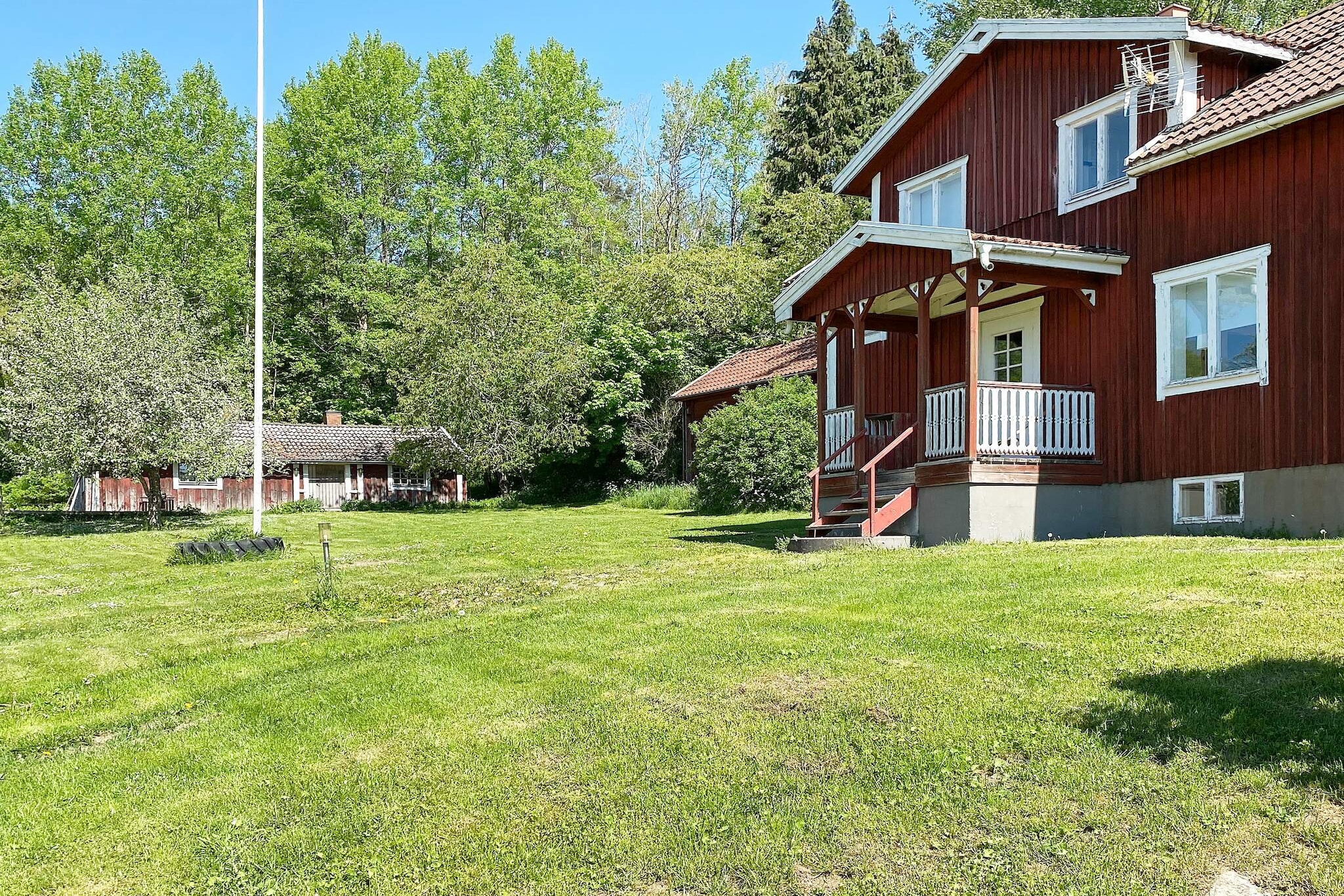 Annex: (washing machine)\n\nInternet Access DSL, Kitchen(coffee machine, oven, microwave, fridge-freezer), Living/bed room(double folding bed), bedroom(double bed), bathroom(washbasin, shower, toilet), heating(electric), geothermal energy