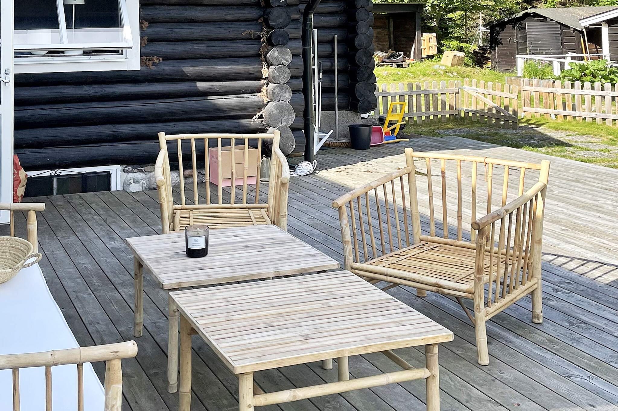 Annex: (double bed)\n\nInternet Access DSL, Kitchen(cooker(electric), coffee machine, oven, microwave, dishwasher, fridge-freezer), Living/bed room(TV), bedroom(double bed), bedroom(double bed), bathroom(tumble dryer, washbasin, shower, toilet, washing machine), bathroom(washbasin, toilet), Bubble bath(outside, 6 persons), heating(electric), terrace, garden, garden furniture, air to air heatpump