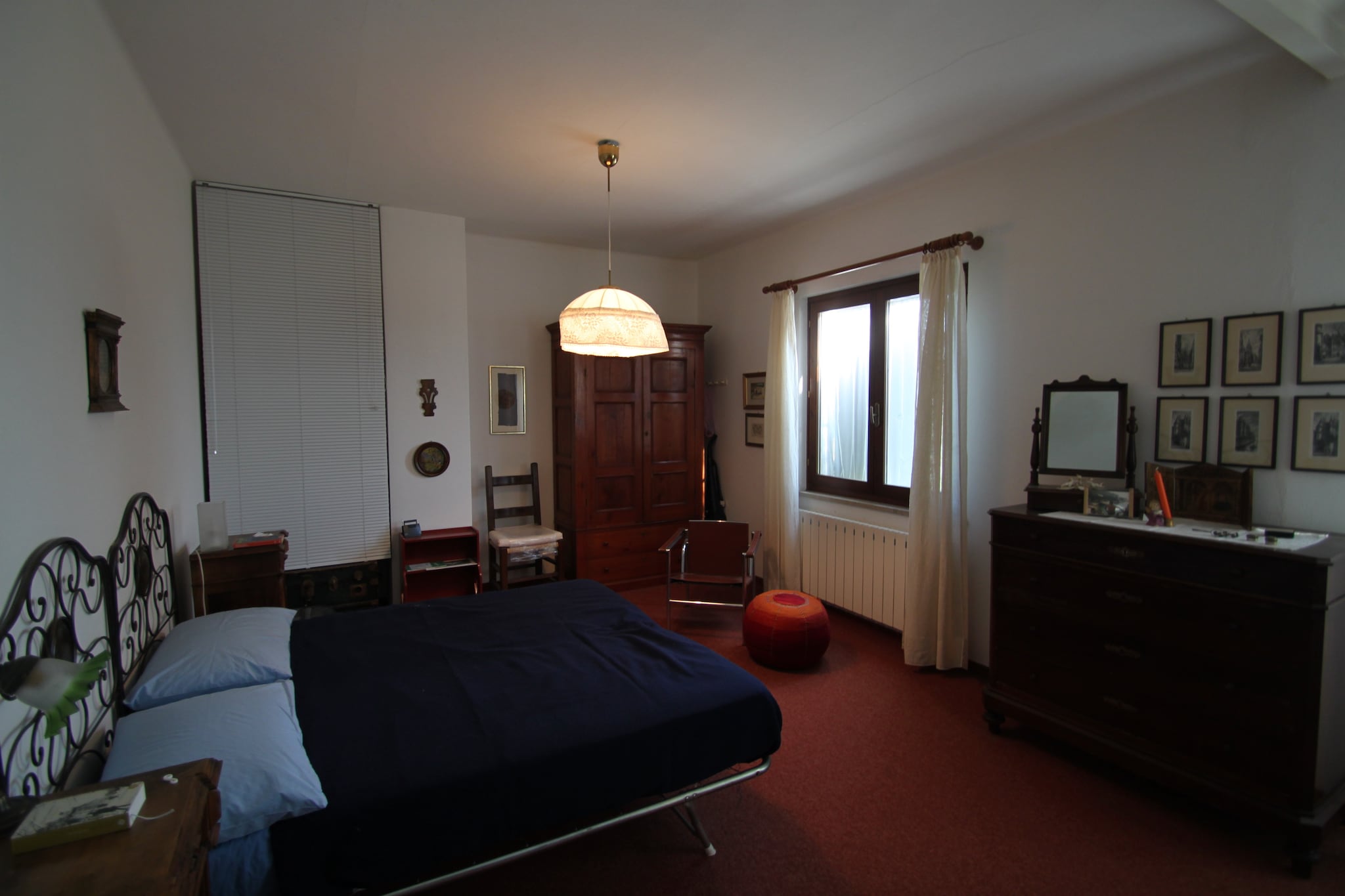 Set amidst the hills of Pastrengo, this charming holiday home offers a peaceful escape just minutes from Lake Garda. The private garden, complete with barbecue and comfortable furniture, is perfect for outdoor meals and relaxation. A terrace and fenced yard provide a safe space for children to enjoy the swing set, while adults can unwind with a refreshing drink from the bar.

Guests can also enjoy nearby amenities, including local restaurants serving authentic Veronese cuisine just 100 meters away, and the Grandâ€™Affi shopping center a short drive from the property. The surrounding region offers a variety of activities, from the Parco Natura Viva safari park and luxurious thermal spas like Villa dei Cedri and Aquardens, to hiking trails on Monte Baldo with panoramic views of the lake and mountains.

For cultural excursions, Verona is only 22 km away, with its Roman Arena and charming old town, while Venice can be reached in just over an hour by train. With easy access to airports and major motorways, this villa provides a versatile and comfortable retreat for families, couples, or groups seeking a relaxing stay near Lake Garda with countless opportunities for adventure and exploration.
