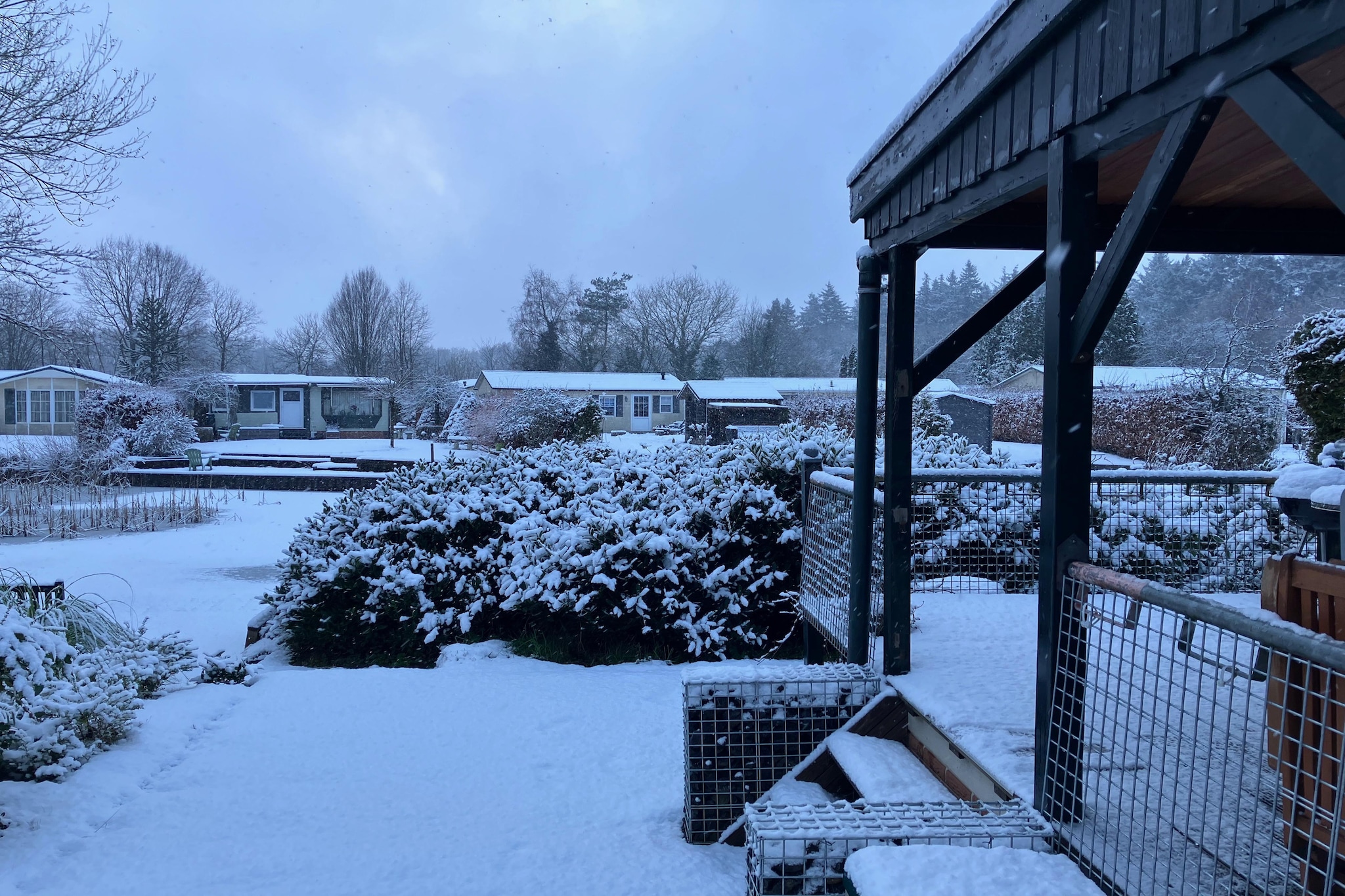 Knus chalet In een rustige omgeving met vijver