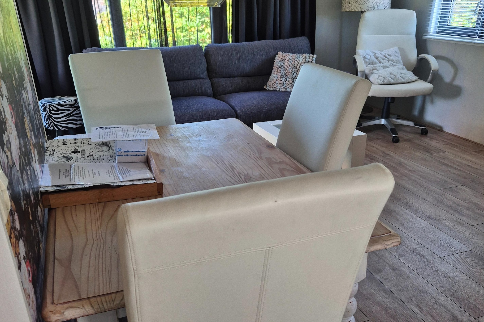 Knus chalet In een rustige omgeving met vijver - Eetkamer