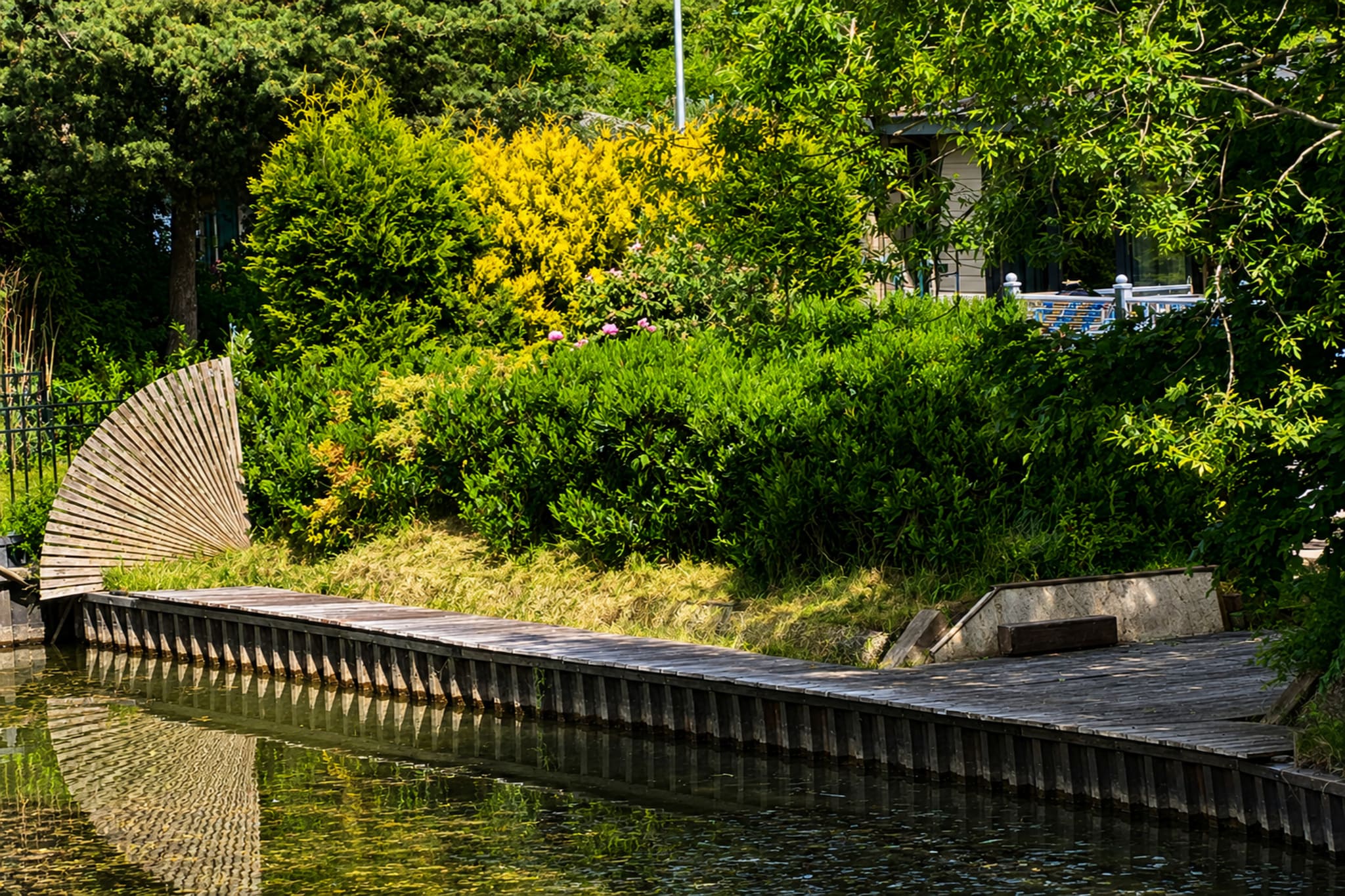Knus chalet In een rustige omgeving met vijver
