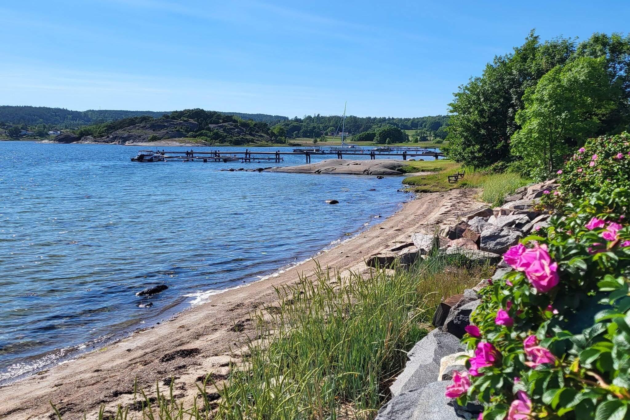 Welcome to this newly renovated gem with an outstanding view of the sea from the magnificent balcony. Located in Sundsandvik, this cottage is the perfect location for your next relaxing holiday. With only a few minutes' walk, you reach the nearest bathing place where you can enjoy the sea breezes. For a well-organized swimming experience, don't miss the Hafsten SweCamp Resort only about 2 km away, with its sandy beach, water slides and mini golf. The cottage is bright and fresh with a modern open-plan kitchen complete with coffee machine, fridge/freezer and induction hob. There is also a cozy living room with nice furniture, smart-TV and a wood burning stove. On the same floor you will find a bathroom with shower and a comfortable bedroom with a double bed of 180 cm. Next to the cabin is a guest cabin with a smart-TV and two comfortable single beds of 90 cm. Also explore nearby attractions such as Nordens Ark, Havets Hus in Lysekil and the Liseberg amusement park in Gothenburg, just an hour away. Take a day trip to charming coastal communities such as SmÃ¶gen, Kungshamn and FjÃ¤llbacka, or enjoy shopping at Torp KÃ¶pcentrum or Moose of AnnerÃ¶d with its fantastic moose park. For a cultural experience, a visit to BohuslÃ¤ns Museum is recommended. Also discover the beautiful archipelago islands in the area by taking one of the many archipelago boats to picturesque places of interest. We hope that your stay in this nice cabin will be wonderful and that you will create lifelong memories from the beautiful West Coast!