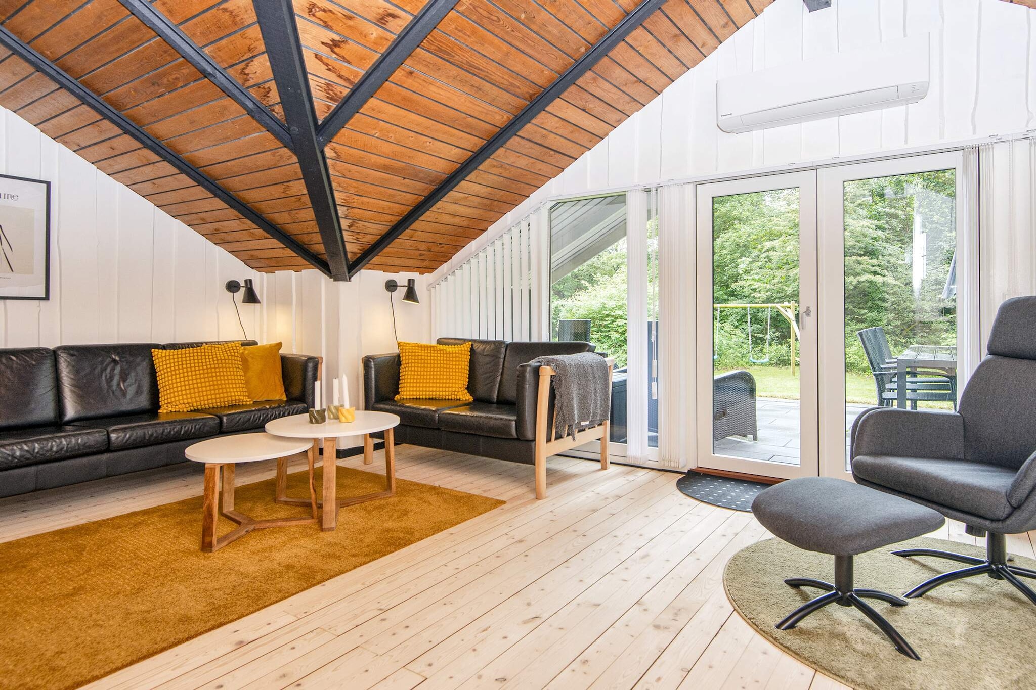 Kitchen(cooker(electric), coffee machine, dishwasher, fridge-freezer), Living/bed room(TV(german television channels, danish TV channels (DR1 and TV2)), high chair), bedroom(single bed), bedroom(double bed), bedroom(2x bunk bed), bathroom(washbasin, shower, toilet), heating(electric), garden, children\'s bed, air to air heatpump